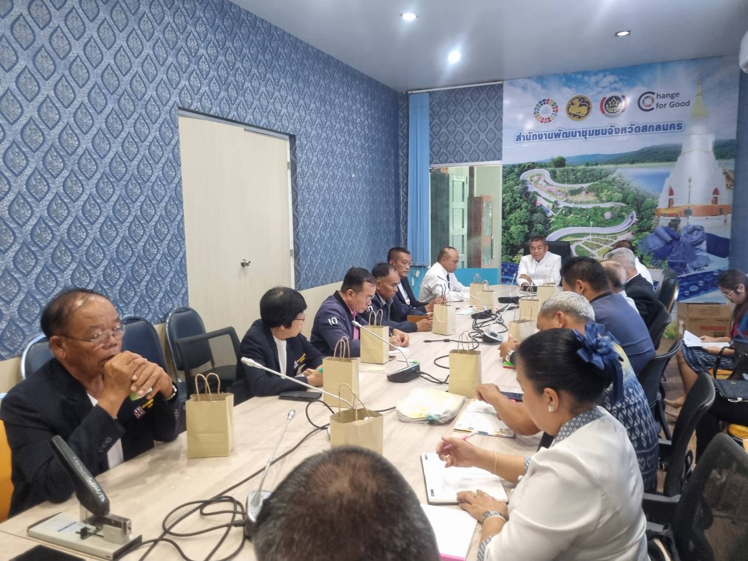 พช.สกลนคร : ประชุมคณะกรรมการเครือข่ายกองทุนหมู่บ้านและชุมชนเมืองจังหวัดสกลนคร