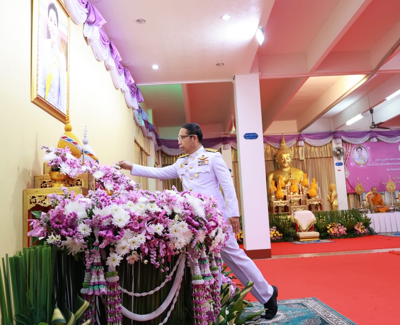 พสกนิกรจังหวัดสกลนคร ร่วมทำบุญตักบาตรถวายพระราชกุศล เนื่องในโอกาสวันเฉลิมพระชนมพรรษา สมเด็จพระนางเจ้าฯ พระบรมราชินี 3 มิถุนายน 2568