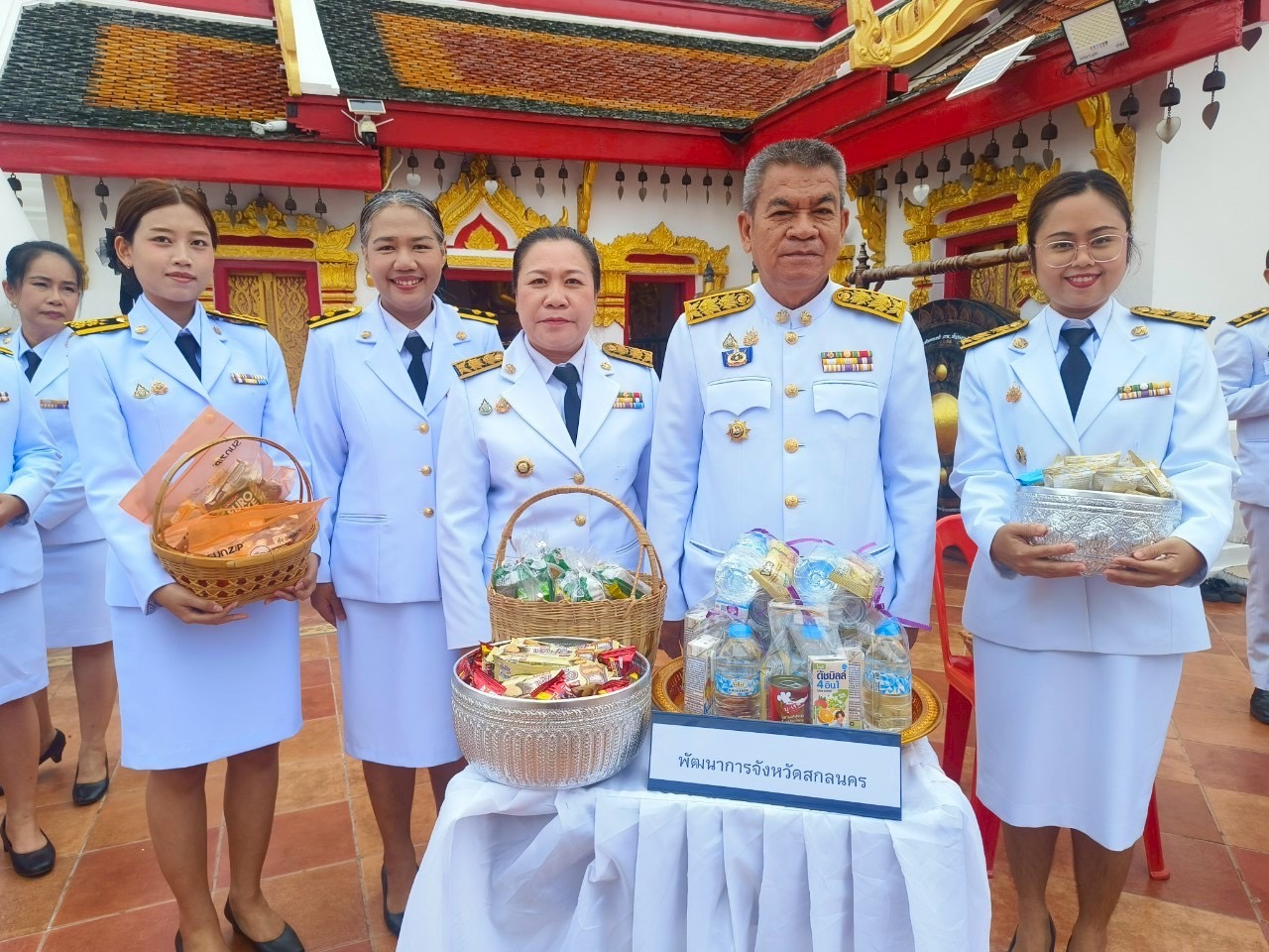 พสกนิกรจังหวัดสกลนคร ร่วมทำบุญตักบาตรถวายพระราชกุศล เนื่องในโอกาสวันเฉลิมพระชนมพรรษา สมเด็จพระนางเจ้าฯ พระบรมราชินี 3 มิถุนายน 2568