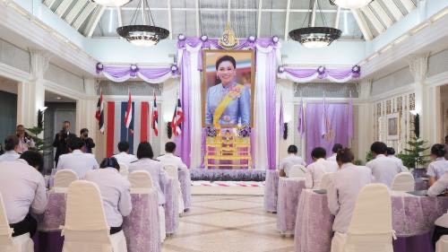พสกนิกรจังหวัดสกลนคร ร่วมทำบุญตักบาตรถวายพระราชกุศล เนื่องในโอกาสวันเฉลิมพระชนมพรรษา สมเด็จพระนางเจ้าฯ พระบรมราชินี 3 มิถุนายน 2568