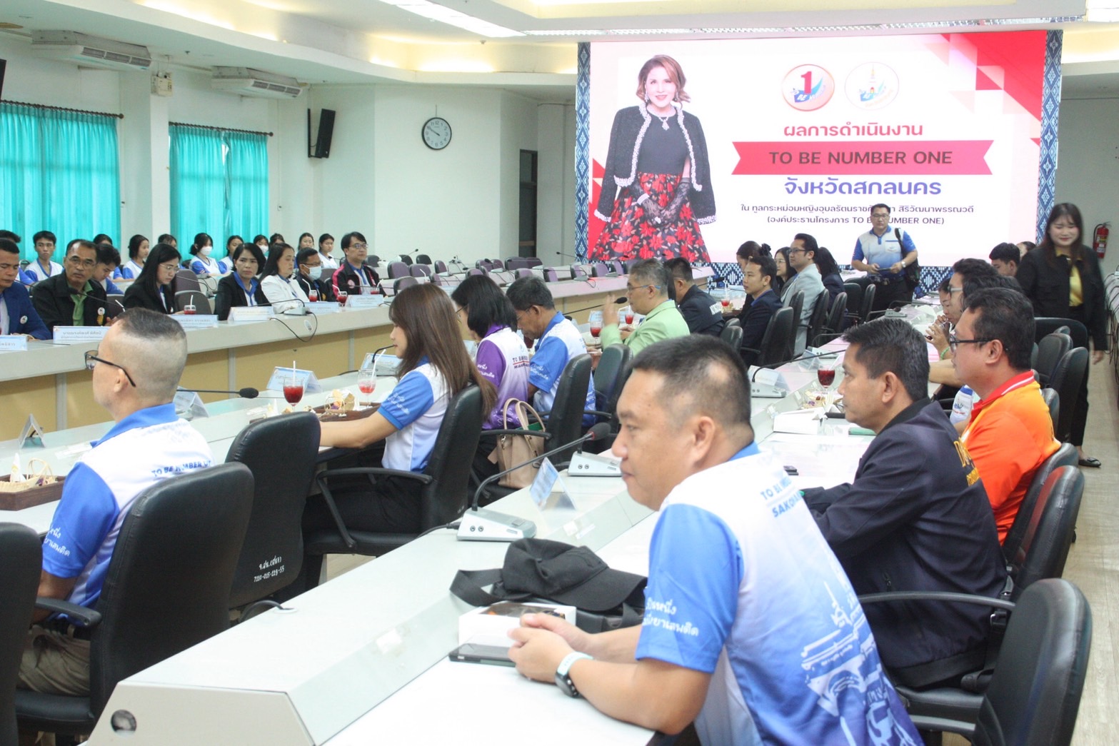 คณะอนุกรรมการตัดสินการประกวดผลงานชมรม TO BE NUMBER ONE  ลงพื้นที่ติดตามผลการดำเนินงานของจังหวัดสกลนคร และ ชมรม TO BE NUMBER ONE ระดับอำเภอ สถานประกอบการ เรือนจำ หน่วยงานราชการ และสถานศึกษาที่เกี่ยวข้อง