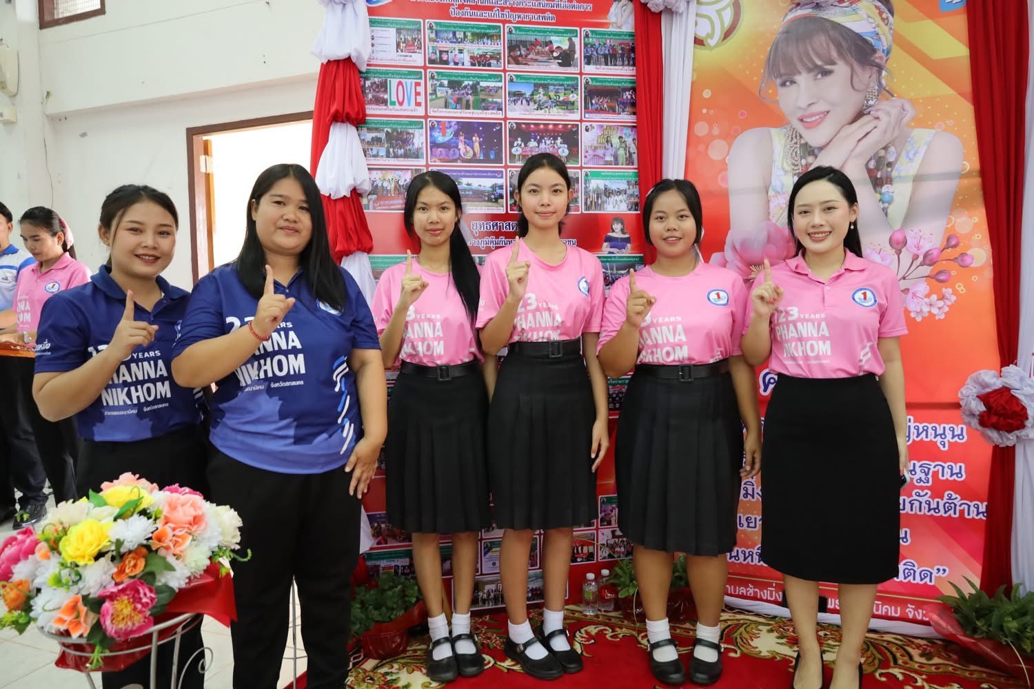 คณะอนุกรรมการตัดสินการประกวดผลงานชมรม TO BE NUMBER ONE  ลงพื้นที่ติดตามผลการดำเนินงานของจังหวัดสกลนคร และ ชมรม TO BE NUMBER ONE ระดับอำเภอ สถานประกอบการ เรือนจำ หน่วยงานราชการ และสถานศึกษาที่เกี่ยวข้อง