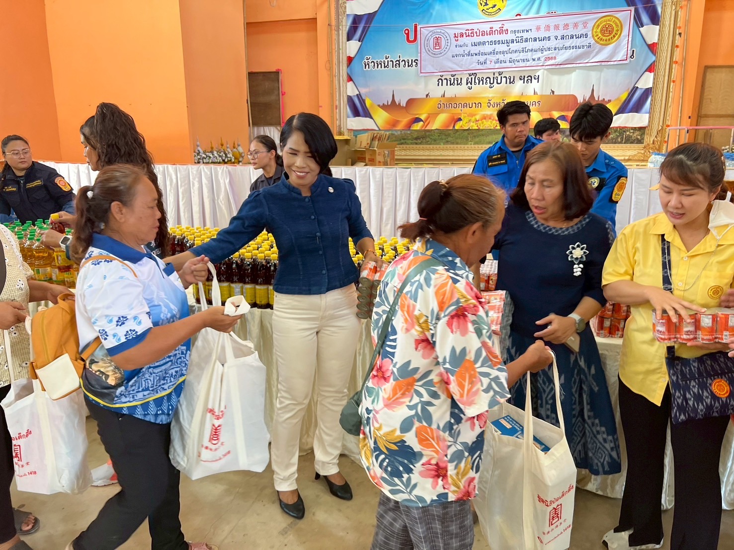 จังหวัดสกลนคร : มูลนิธิป่อเต็กตึ้ง ร่วมกับเมตตาธรรมมูลนิธิสกลนครและภาคีเครือข่าย สงเคราะห์ผู้ประสบภัยแล้ง
