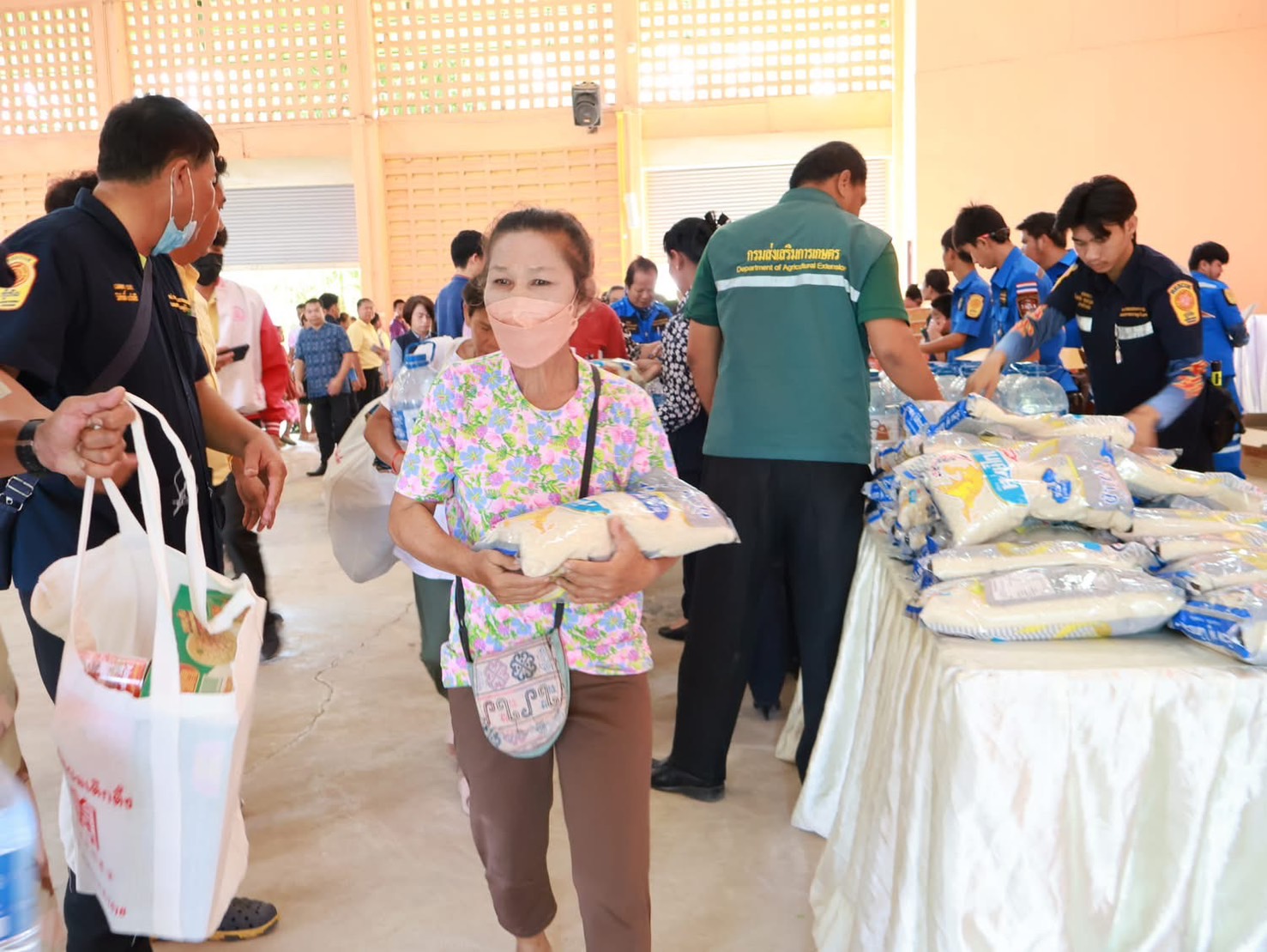 จังหวัดสกลนคร : มูลนิธิป่อเต็กตึ้ง ร่วมกับเมตตาธรรมมูลนิธิสกลนครและภาคีเครือข่าย สงเคราะห์ผู้ประสบภัยแล้ง