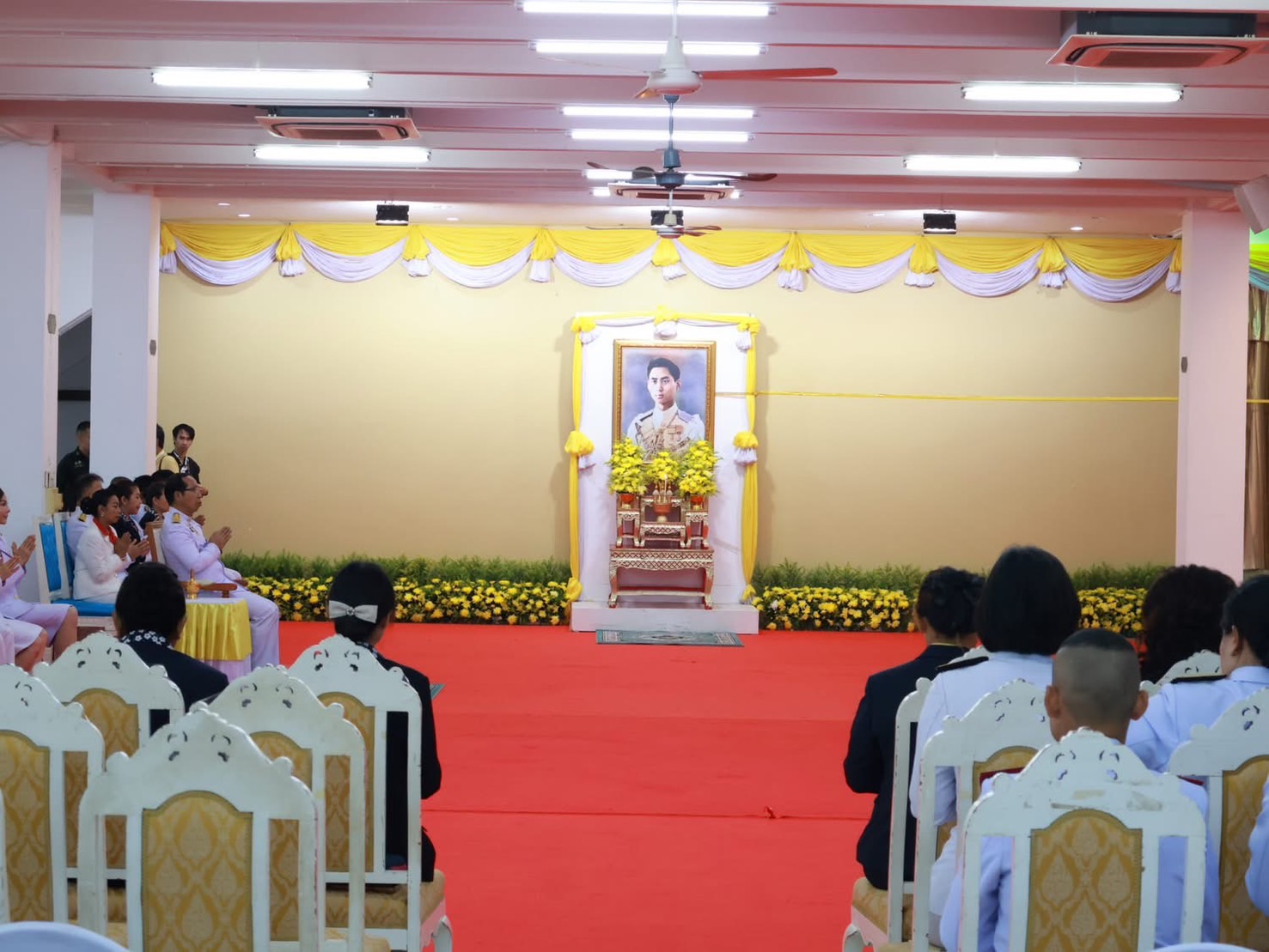 จังหวัดสกลนคร:จัดพิธีสวดพระพุทธมนต์และทำบุญตักบาตร เนื่องในวันที่ระลึกคล้ายวันสวรรคต พระบาทสมเด็จพระปรเมนทรมหาอานันทมหิดล พระอัฐมรามาธิบดินทร ประจำปี 2568