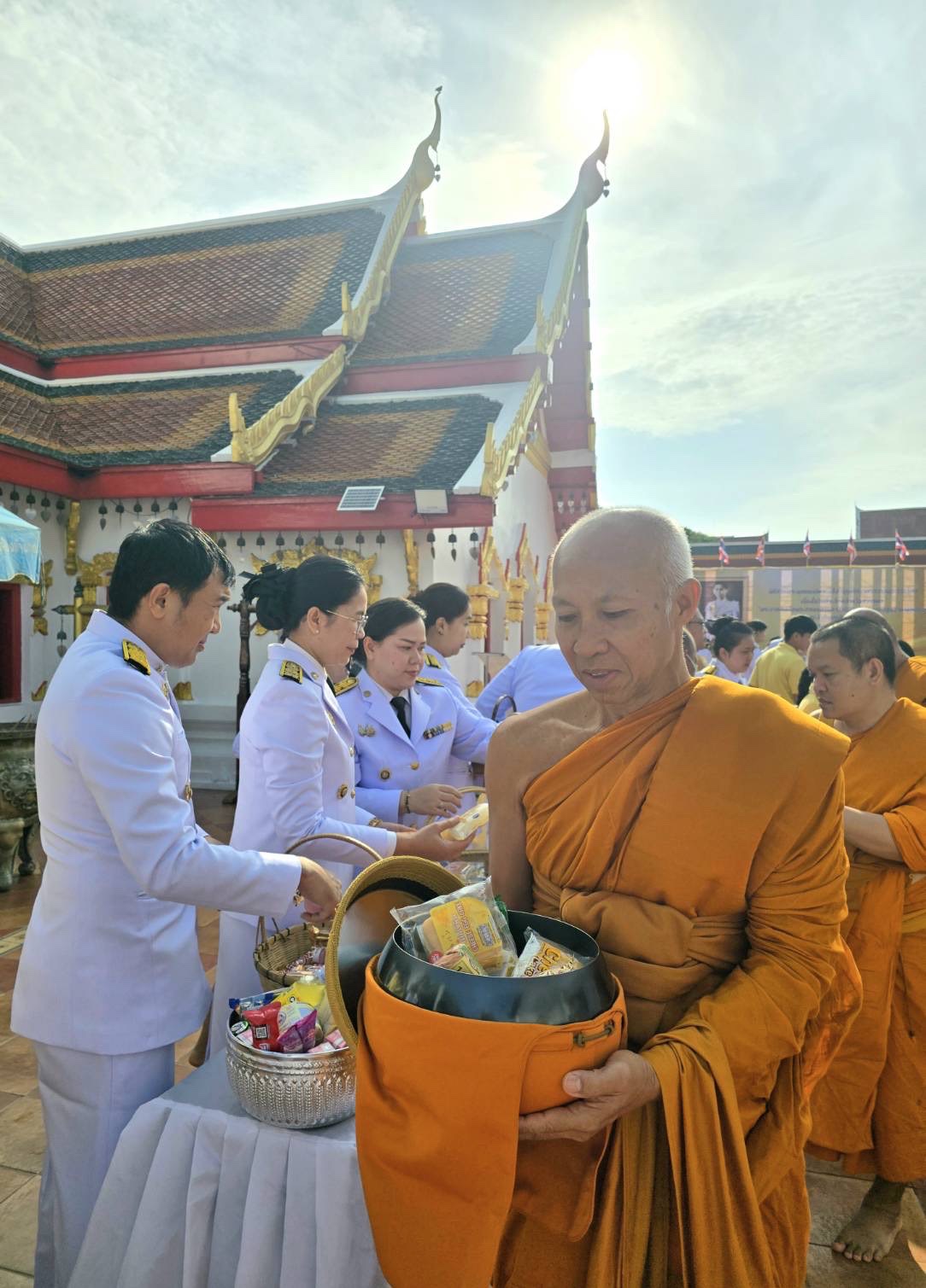 จังหวัดสกลนคร:จัดพิธีสวดพระพุทธมนต์และทำบุญตักบาตร เนื่องในวันที่ระลึกคล้ายวันสวรรคต พระบาทสมเด็จพระปรเมนทรมหาอานันทมหิดล พระอัฐมรามาธิบดินทร ประจำปี 2568