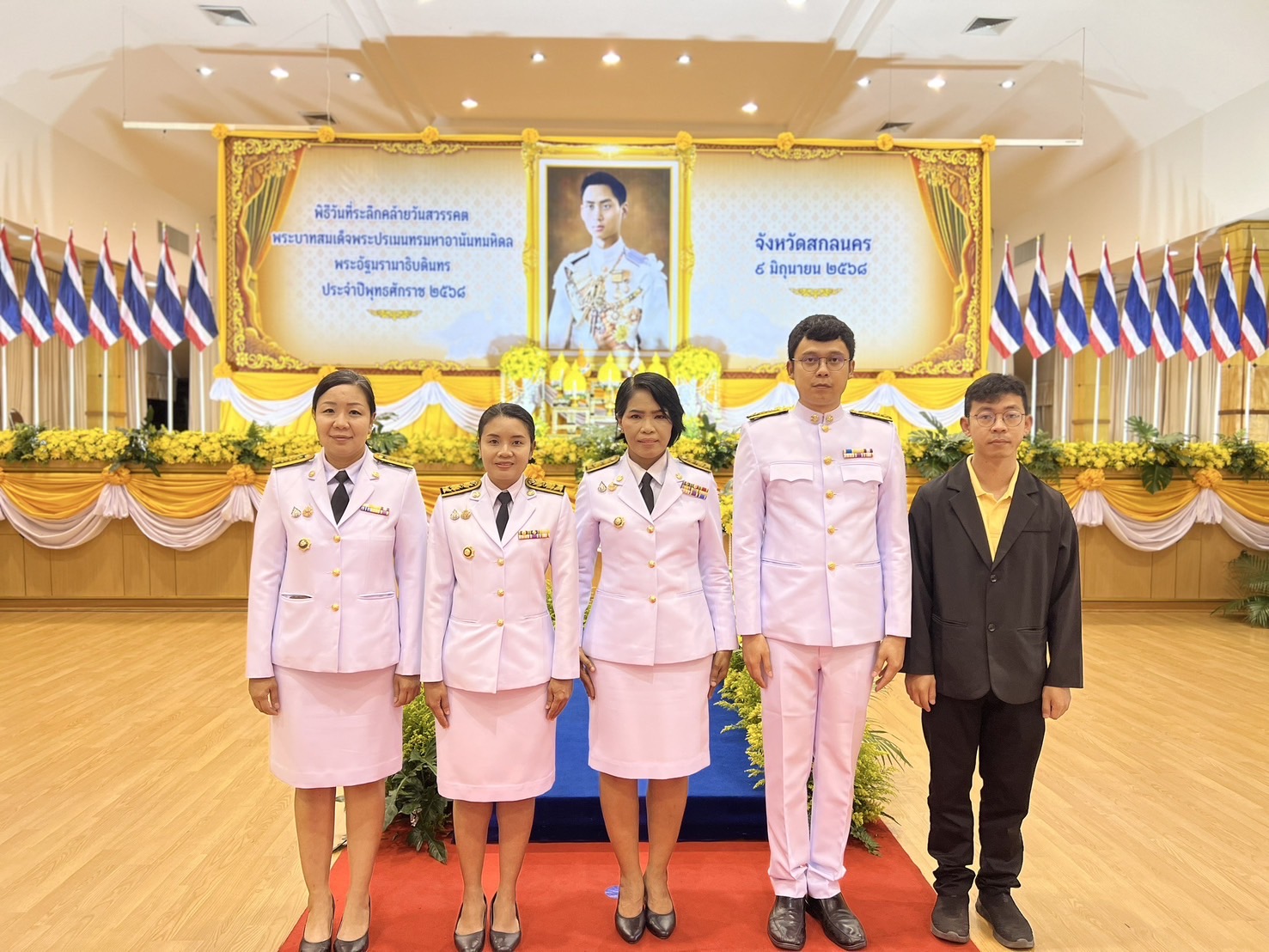 จังหวัดสกลนคร:ร่วมพิธีวางพวงมาลา เนื่องในวันที่ระลึกคล้ายวันสวรรคต พระบาทสมเด็จพระปรเมนทรมหาอานันทมหิดล พระอัฐมรามาธิบดินทร ประจำปี 2568