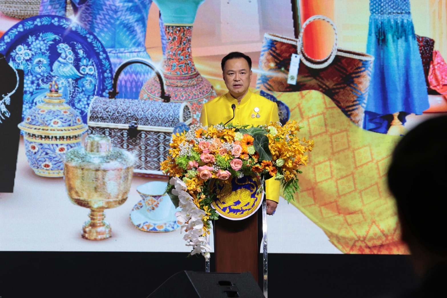 จังหวัดสกลนคร นำผู้ผลิต ผู้ประกอบการ OTOP จังหวัดสกลนคร ร่วมจำหน่ายในงาน OTOP Midyear 2025 ชวนคนไทยอุดหนุนสินค้า สร้างรายได้กระตุ้นเศรษฐกิจ