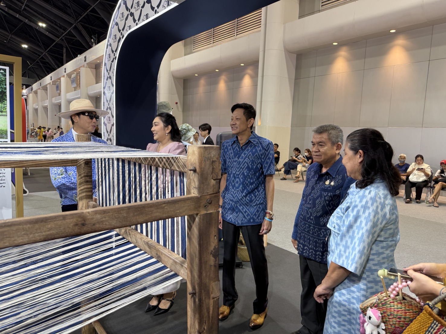 จังหวัดสกลนคร นำผู้ผลิต ผู้ประกอบการ OTOP จังหวัดสกลนคร ร่วมจำหน่ายในงาน OTOP Midyear 2025 ชวนคนไทยอุดหนุนสินค้า สร้างรายได้กระตุ้นเศรษฐกิจ