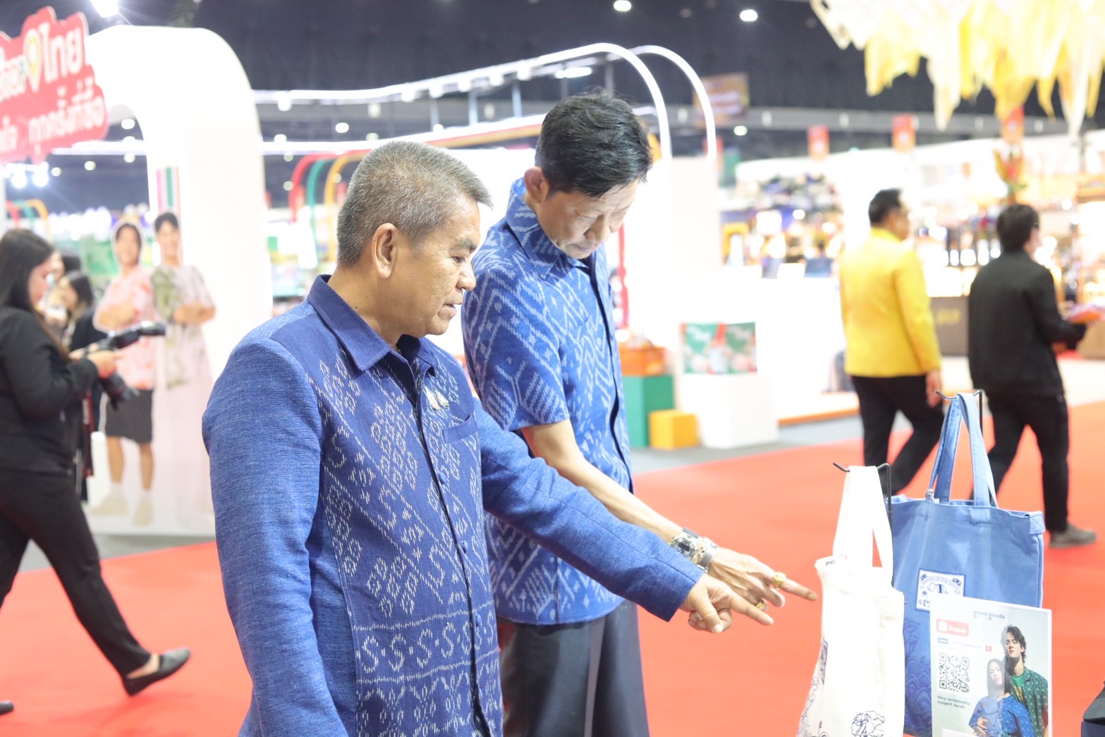 จังหวัดสกลนคร นำผู้ผลิต ผู้ประกอบการ OTOP จังหวัดสกลนคร ร่วมจำหน่ายในงาน OTOP Midyear 2025 ชวนคนไทยอุดหนุนสินค้า สร้างรายได้กระตุ้นเศรษฐกิจ