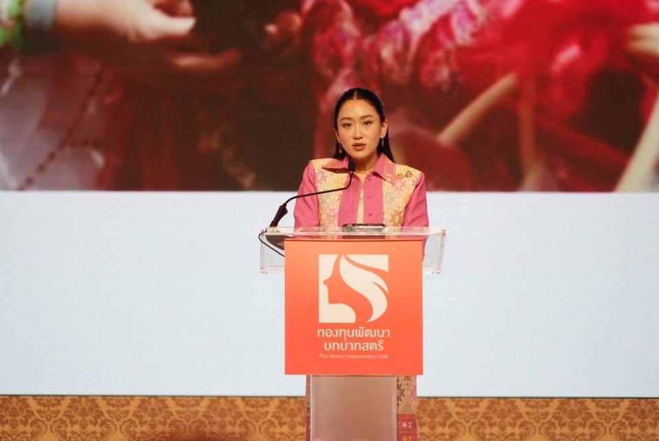 จังหวัดสกลนคร : ร่วมพิธีเปิดโครงการ “พลังสตรีเพื่อการพัฒนา เสริมสร้างโอกาส สร้างอนาคต” เดินหน้าพลิกโฉมกองทุนฯ ฝึกทักษะสร้างแบรนด์-ออนไลน์-AI ให้สตรี