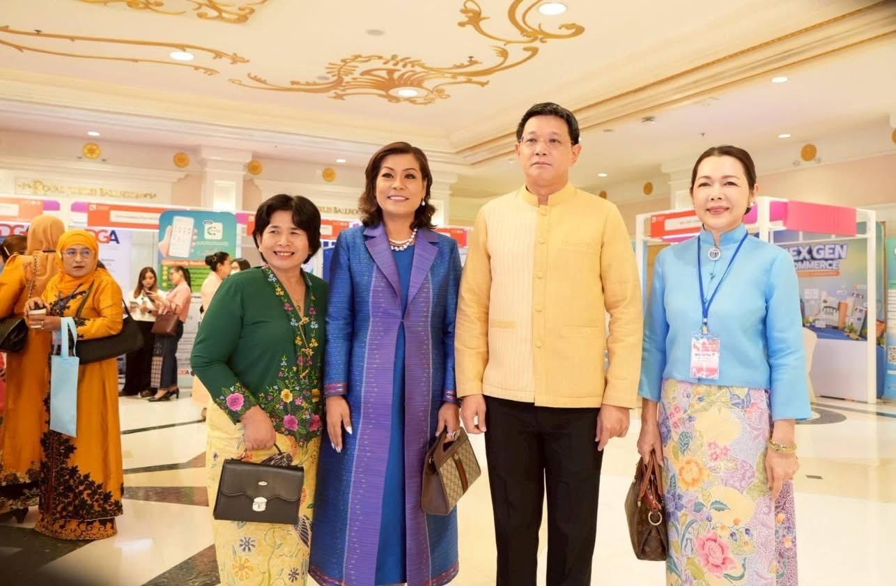 จังหวัดสกลนคร : ร่วมพิธีเปิดโครงการ “พลังสตรีเพื่อการพัฒนา เสริมสร้างโอกาส สร้างอนาคต” เดินหน้าพลิกโฉมกองทุนฯ ฝึกทักษะสร้างแบรนด์-ออนไลน์-AI ให้สตรี