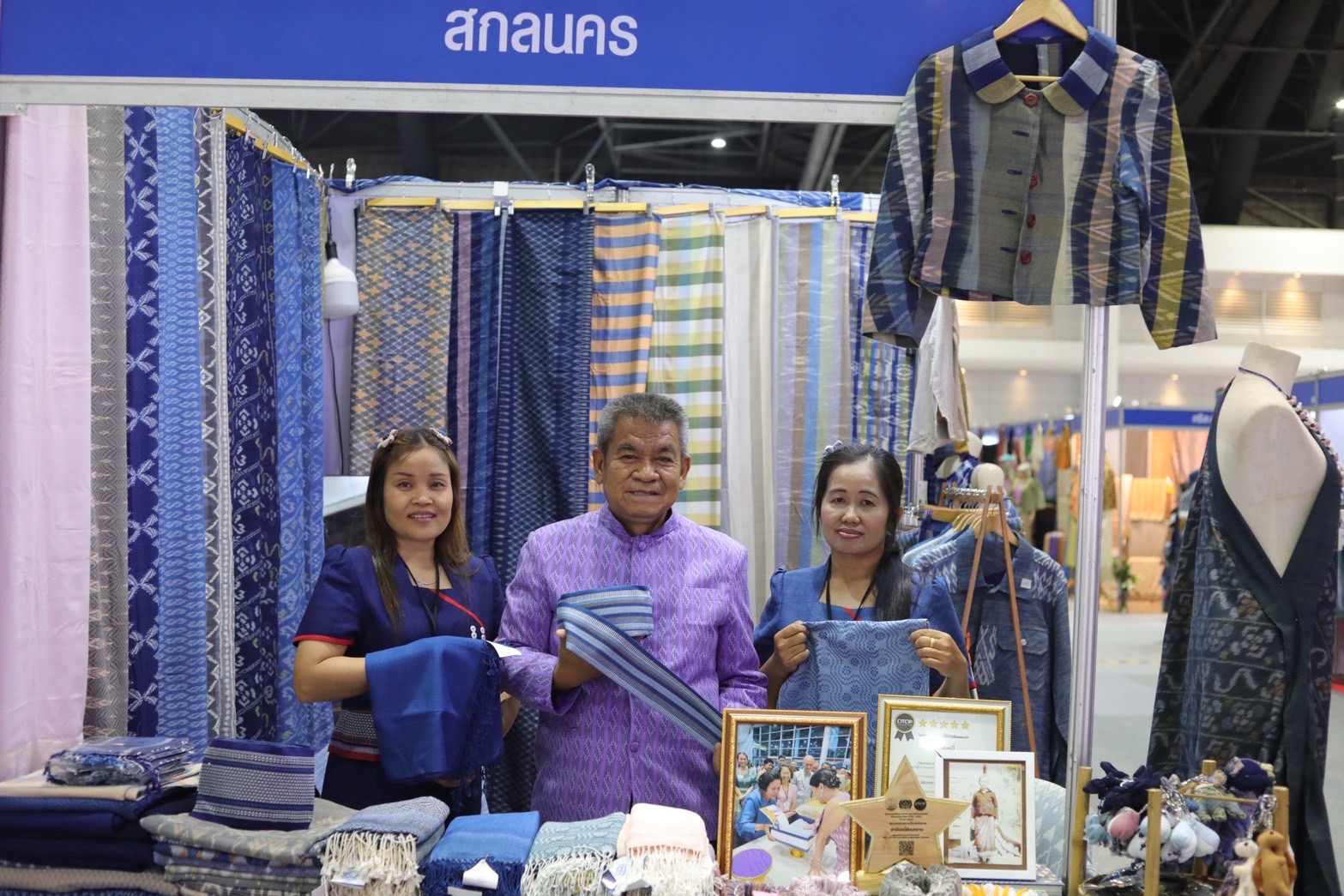 พช. สกลนคร ชวนคนไทยอุดหนุนสินค้า OTOP 2 วันสุดท้าย ลดกระหน่ำซัมเมอร์เซล ในงาน OTOP Midyear 2025 14-15 มิ.ย. นี้ ที่อาคารชาเลนเจอร์ อิมแพค เมืองทองธานี