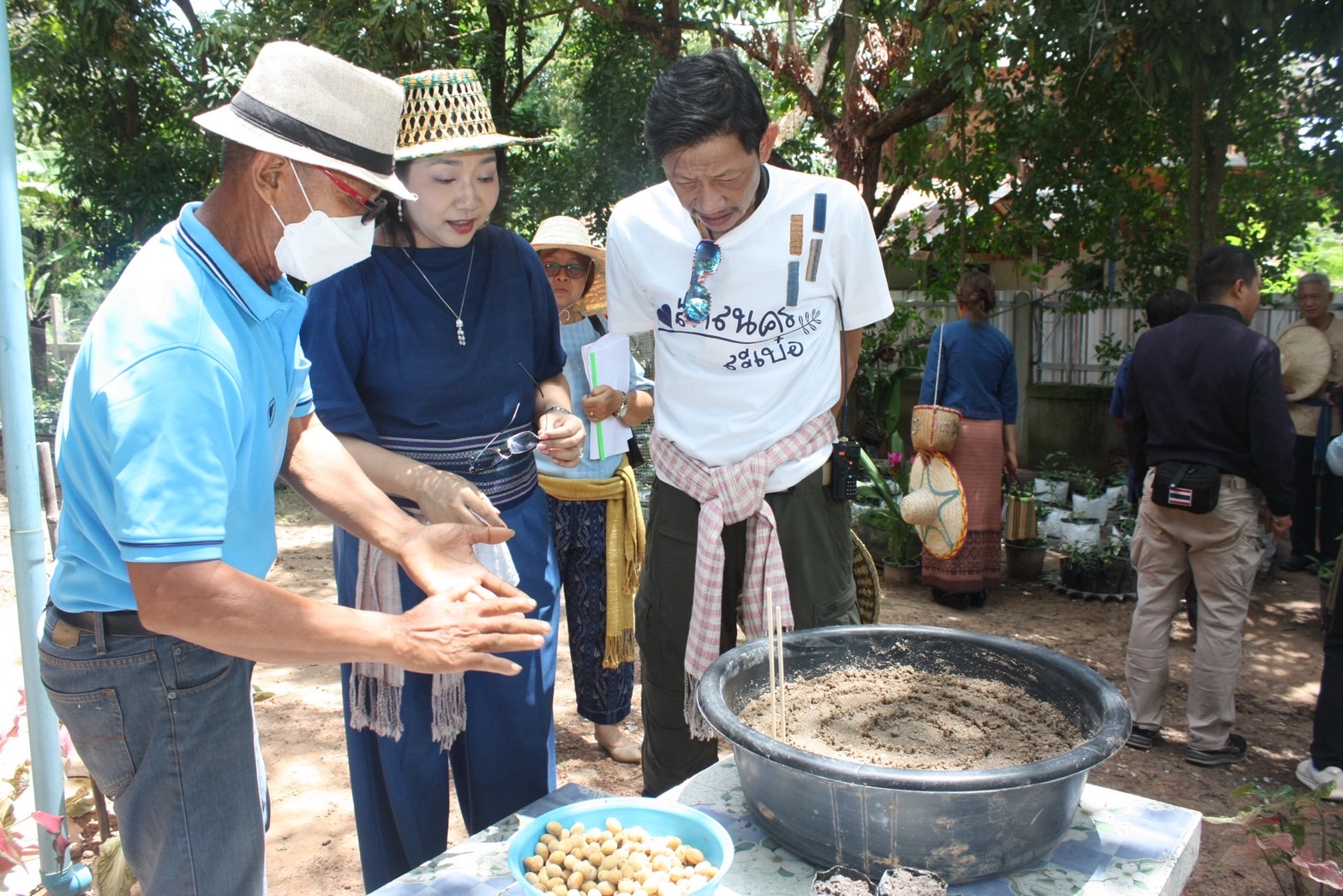 จังหวัดสกลนคร : คัดสรรกิจกรรมพัฒนาชุมชนดีเด่น ประเภท หมู่บ้านเศรษฐกิจพอเพียง “อยู่เย็น เป็นสุข” ดีเด่นระดับจังหวัด ประจำปี2568