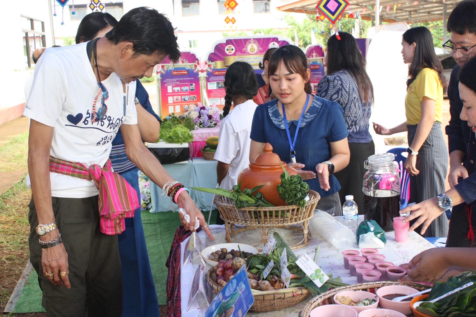 จังหวัดสกลนคร : คัดสรรกิจกรรมพัฒนาชุมชนดีเด่น ประเภท หมู่บ้านเศรษฐกิจพอเพียง “อยู่เย็น เป็นสุข” ดีเด่นระดับจังหวัด ประจำปี2568
