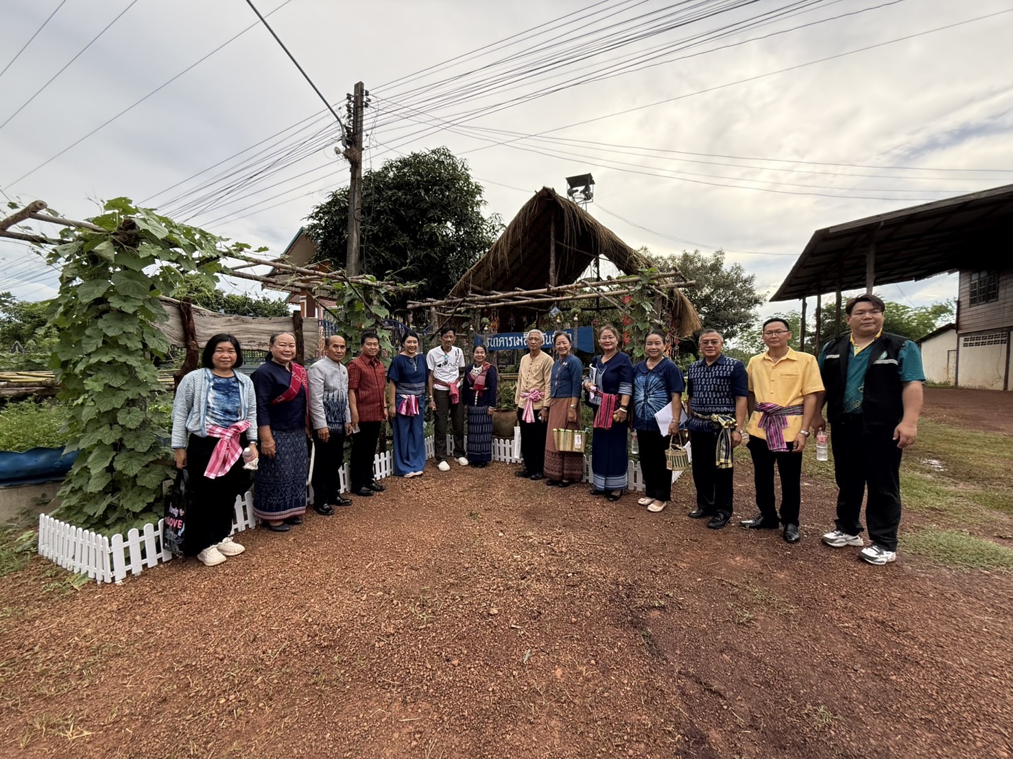 จังหวัดสกลนคร : คัดสรรกิจกรรมพัฒนาชุมชนดีเด่น ประเภท หมู่บ้านเศรษฐกิจพอเพียง “อยู่เย็น เป็นสุข” ดีเด่นระดับจังหวัด ประจำปี2568