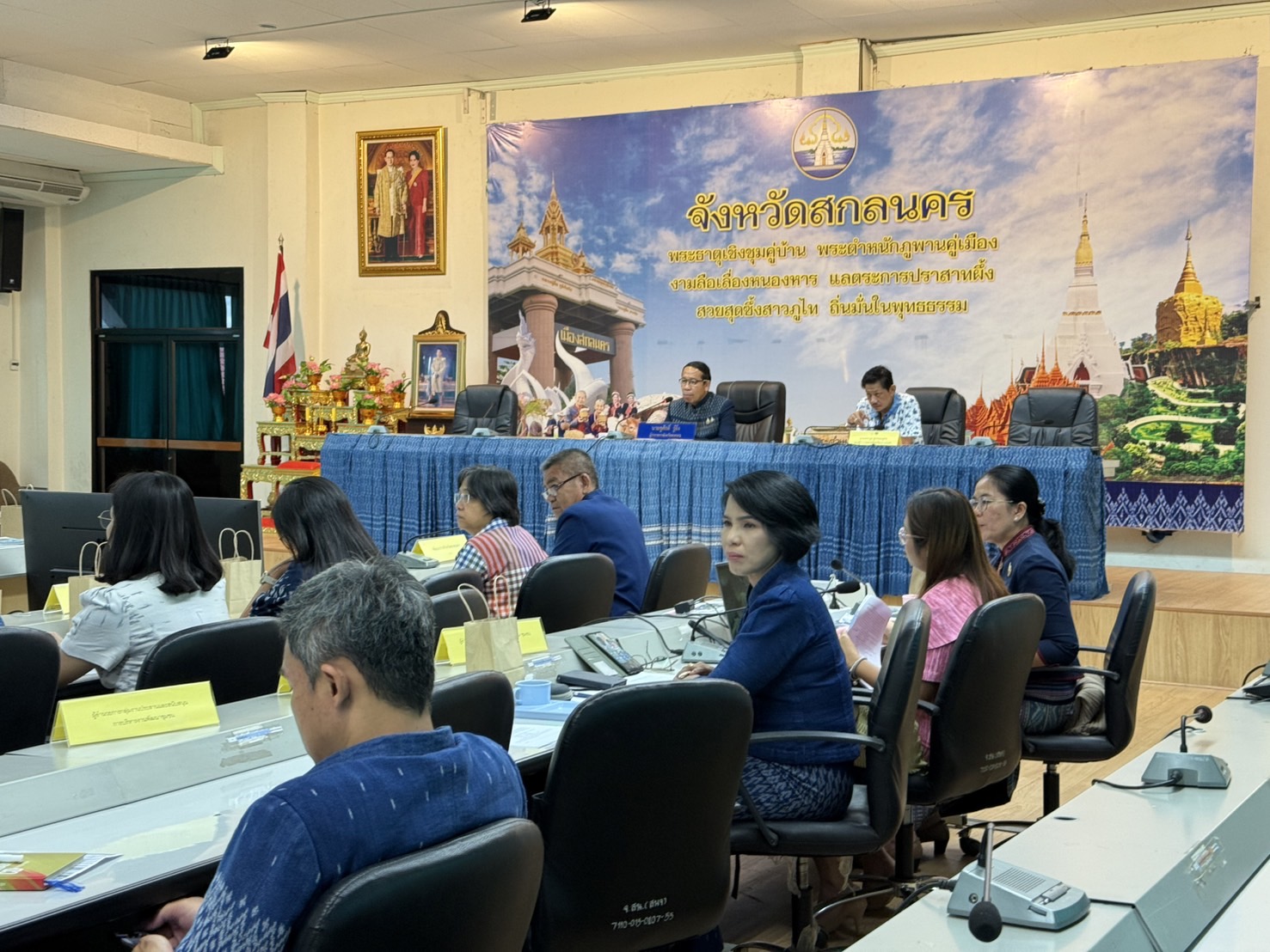 จังหวัดสกลนคร:เร่งเครื่องขับเคลื่อนเศรษฐกิจพอเพียงเพื่อยกระดับหมู่บ้าน/ชุมชนสู่ ระดับ “ดีมาก” พุ่งเป้าไม่ต่ำกว่า 70% ในปี2569