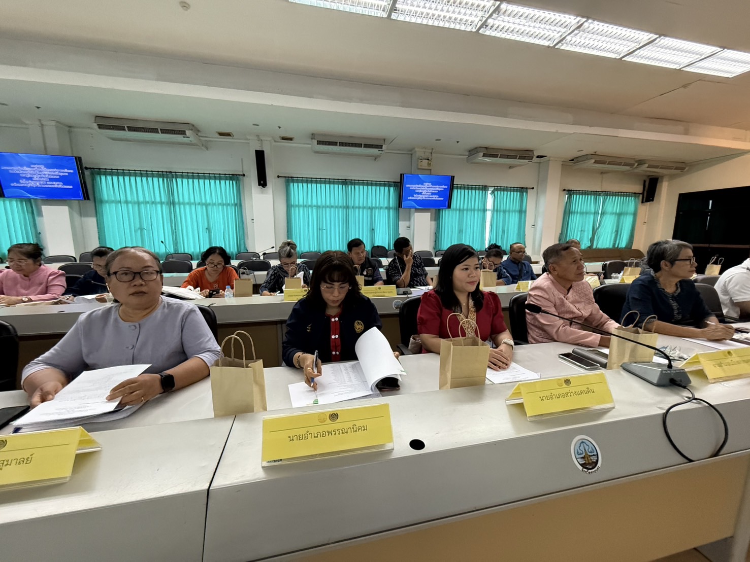 จังหวัดสกลนคร:เร่งเครื่องขับเคลื่อนเศรษฐกิจพอเพียงเพื่อยกระดับหมู่บ้าน/ชุมชนสู่ ระดับ “ดีมาก” พุ่งเป้าไม่ต่ำกว่า 70% ในปี2569
