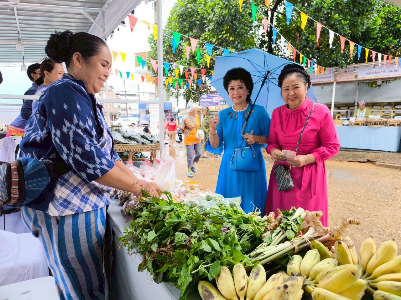 พช. สกลนคร เชิญ ชม ชิม ช้อป สินค้าจากผู้ผลิตและผู้ประกอบการโดยตรง ส่งเสริมการสร้างรายได้ วันที่ 20 – 22 มิถุนายน 2568 ณ บริเวณหน้าศูนย์จำหน่ายผลิตภัตภัณฑ์พื้นบ้าน (OTOP)
