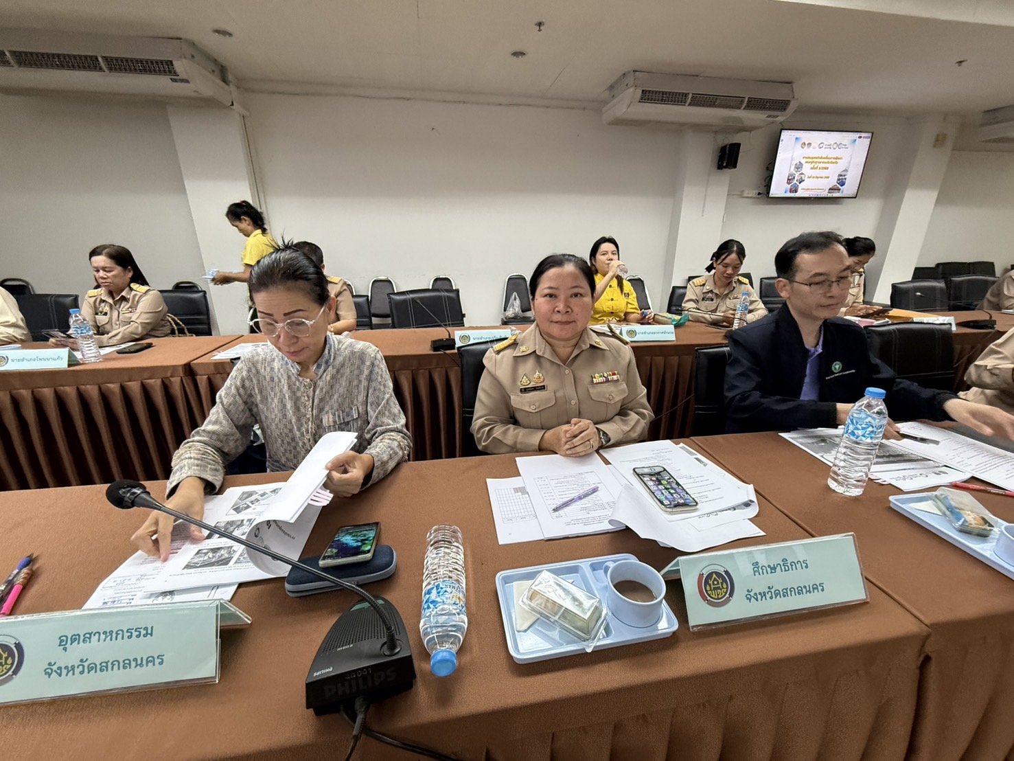 จังหวัดสกลนคร : ประชุมกลไกขับเคลื่อนการพัฒนาเศรษฐกิจฐานรากระดับจังหวัด มุ่งสู่ “เศรษฐกิจฐานรากมั่นคง ประชาชนมีความสุข“