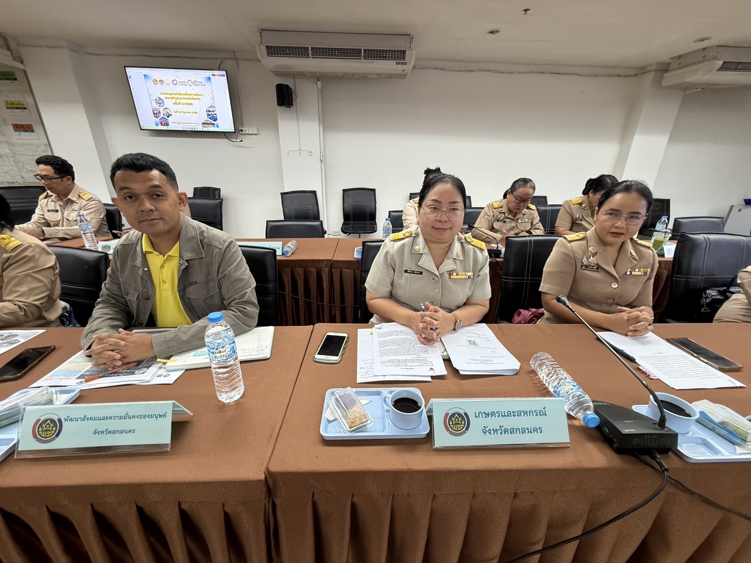 จังหวัดสกลนคร : ประชุมกลไกขับเคลื่อนการพัฒนาเศรษฐกิจฐานรากระดับจังหวัด มุ่งสู่ “เศรษฐกิจฐานรากมั่นคง ประชาชนมีความสุข“