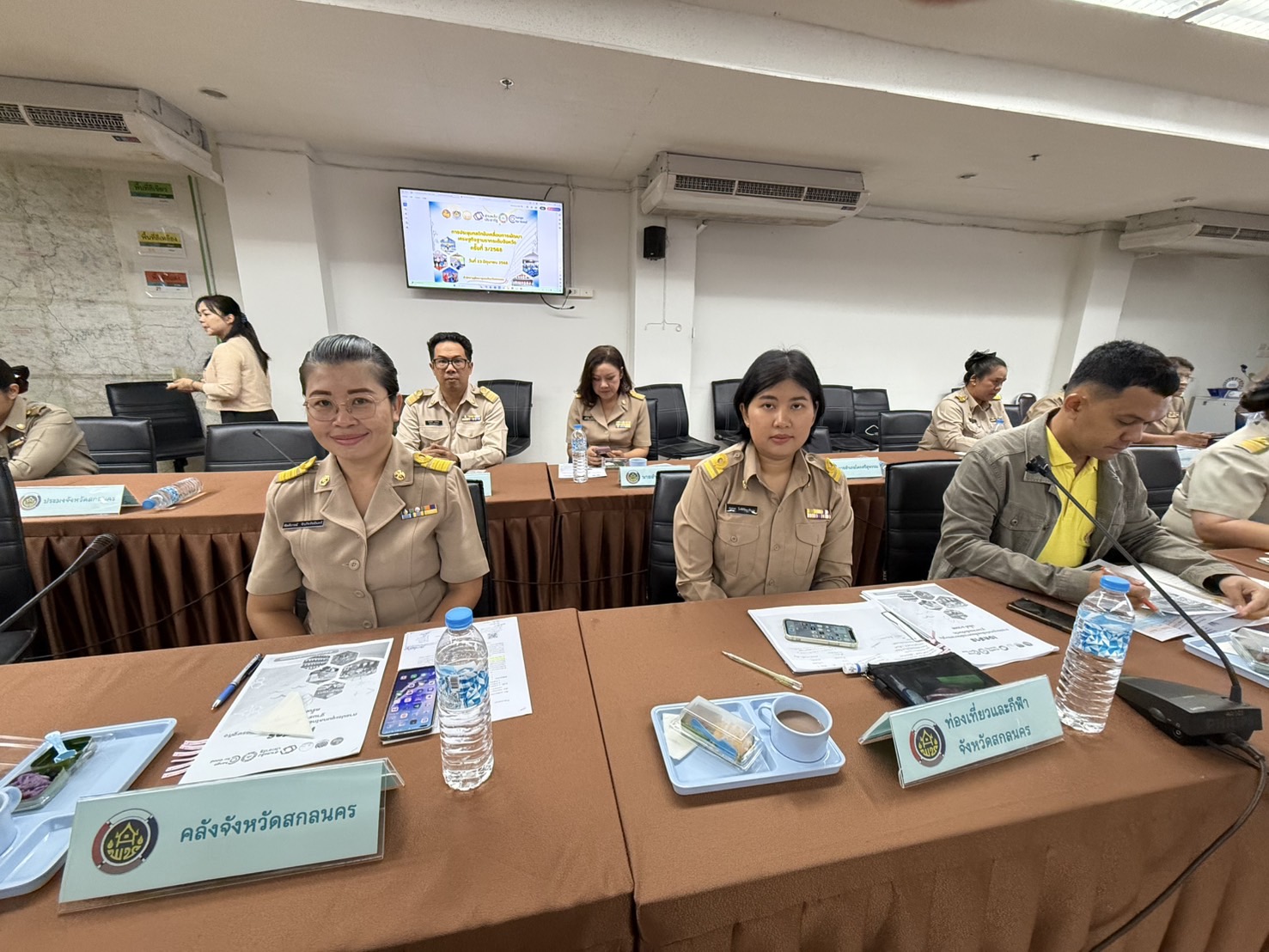 จังหวัดสกลนคร : ประชุมกลไกขับเคลื่อนการพัฒนาเศรษฐกิจฐานรากระดับจังหวัด มุ่งสู่ “เศรษฐกิจฐานรากมั่นคง ประชาชนมีความสุข“