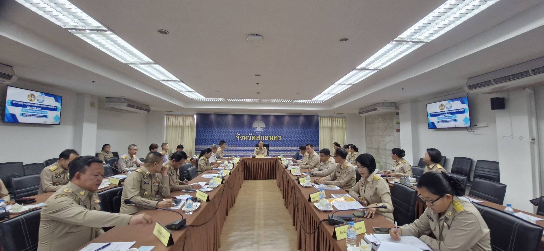 จังหวัดสกลนคร : ประชุมหัวหน้าส่วนราชการสังกัดกระทรวงมหาดไทยและนายอำเภอ จังหวัดสกลนคร