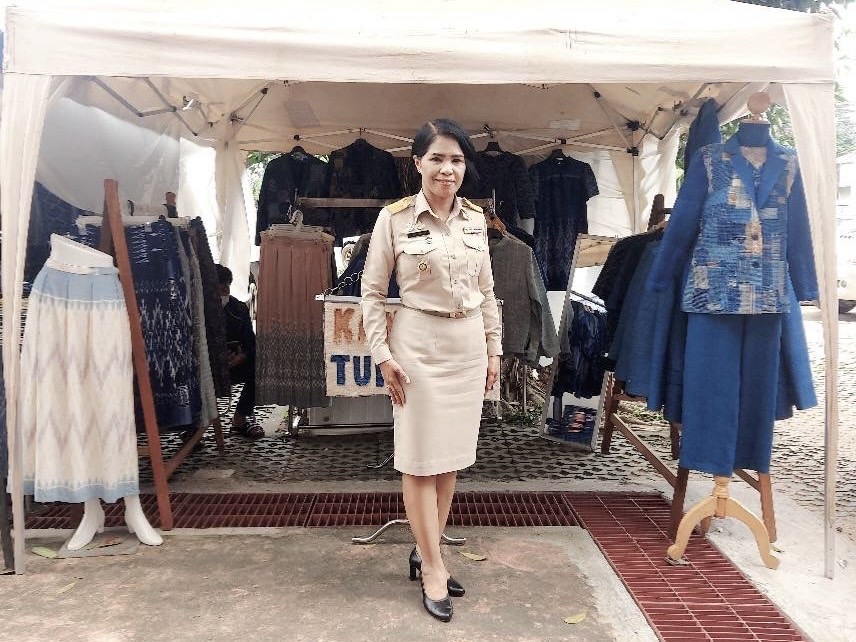 พช.สกลนคร : ชวน อุดหนุนสินค้า OTOP เพื่อสร้างงาน สร้างรายได้ ให้ประชาชนคนสกลนคร