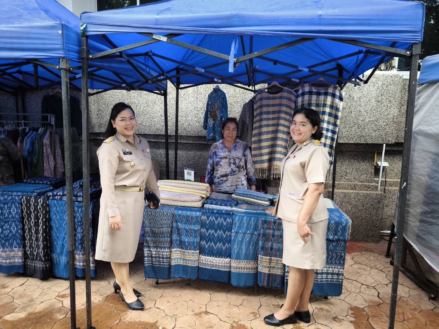 พช.สกลนคร : ชวน อุดหนุนสินค้า OTOP เพื่อสร้างงาน สร้างรายได้ ให้ประชาชนคนสกลนคร