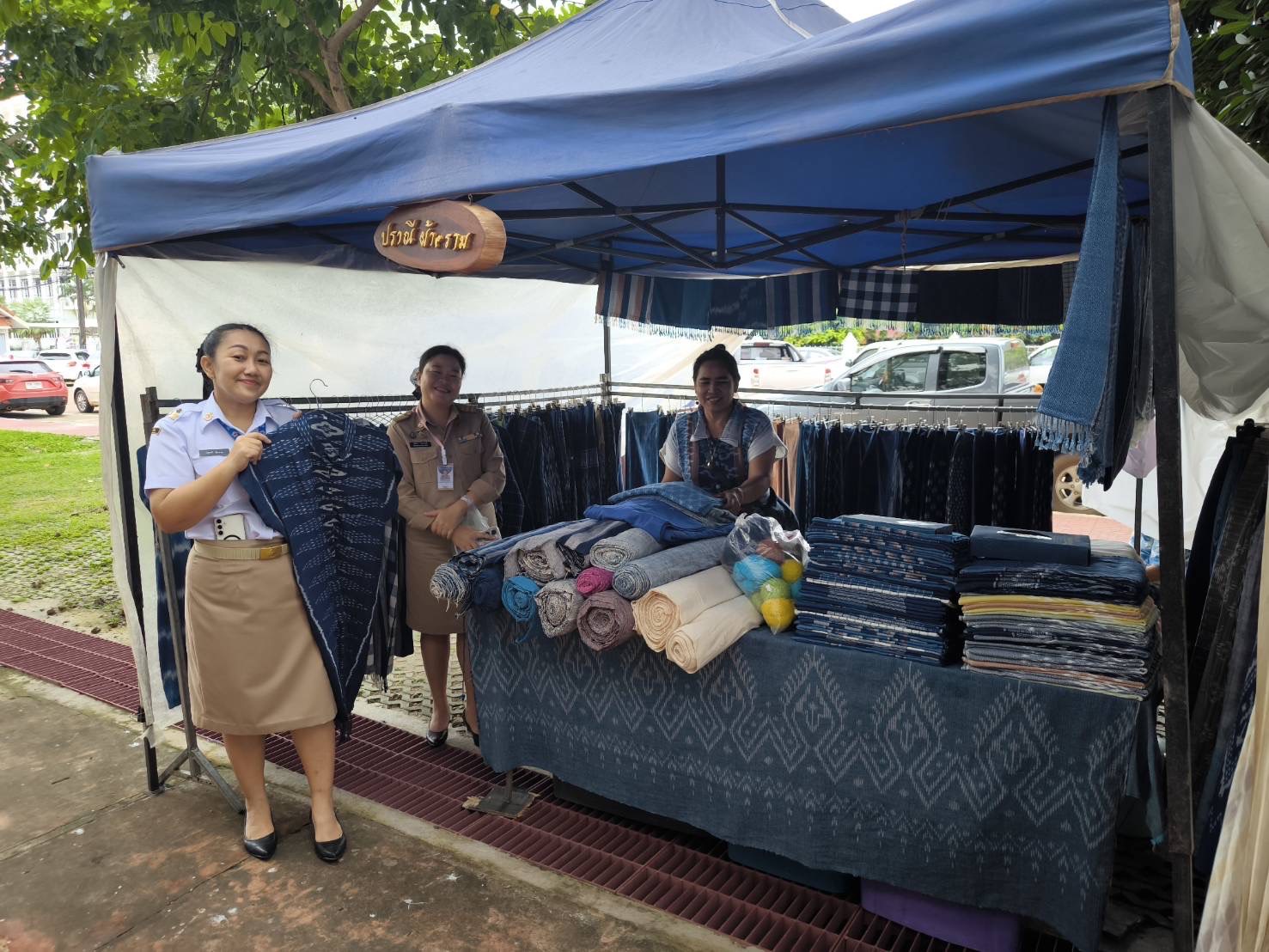 พช.สกลนคร : ชวน อุดหนุนสินค้า OTOP เพื่อสร้างงาน สร้างรายได้ ให้ประชาชนคนสกลนคร