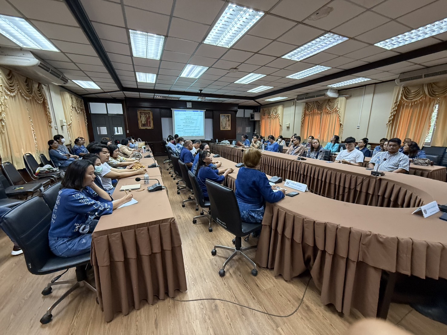 พช. สกลนคร : เตรียมความพร้อมผู้ประกอบการ OTOP ร่วมงาน OTOP ศิลปาชีพ ประทีปไทย OTOP ก้าวไกลด้วยพระบารมี วันที่ 4 กรกฎาคม  2568 เวลา 9.30 น. ณ ห้องเทสรังสี ชั้น 2 ศาลากลางจังหวัดสกลนคร