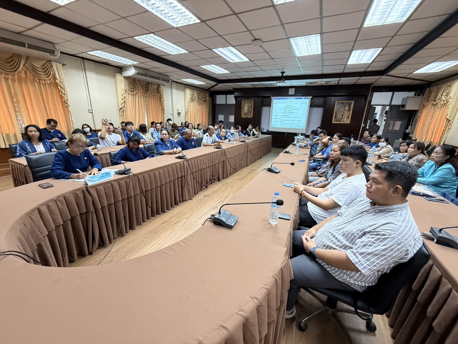 พช. สกลนคร : เตรียมความพร้อมผู้ประกอบการ OTOP ร่วมงาน OTOP ศิลปาชีพ ประทีปไทย OTOP ก้าวไกลด้วยพระบารมี วันที่ 4 กรกฎาคม  2568 เวลา 9.30 น. ณ ห้องเทสรังสี ชั้น 2 ศาลากลางจังหวัดสกลนคร
