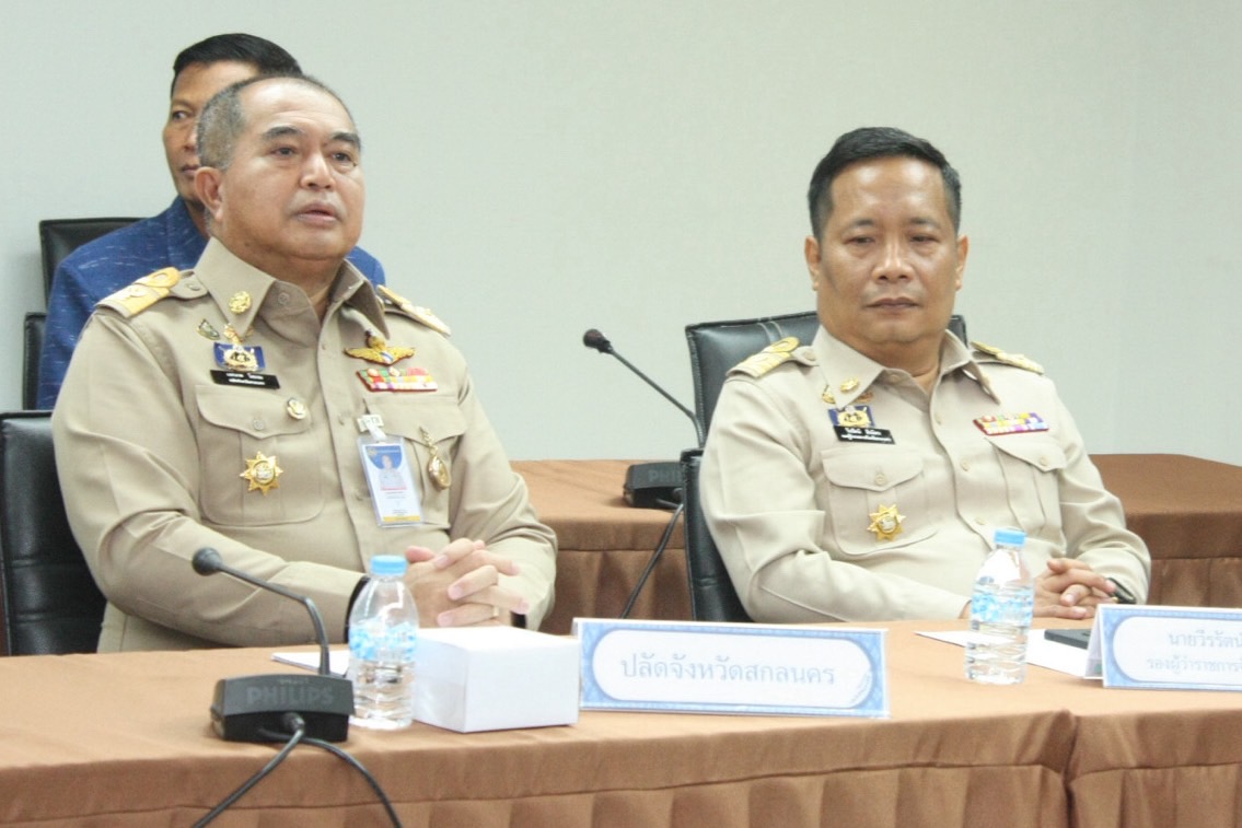 ผู้ว่าราชการจังหวัดสกลนคร: นำทีมหัวหน้าส่วนราชการจังหวัดและอำเภอ รับฟังการมอบนโยบายเข้มของรัฐมนตรีว่าการกระทรวงมหาดไทย ‘ภูมิธรรม’ หนุนขับเคลื่อนประเทศจากฐานราก ”