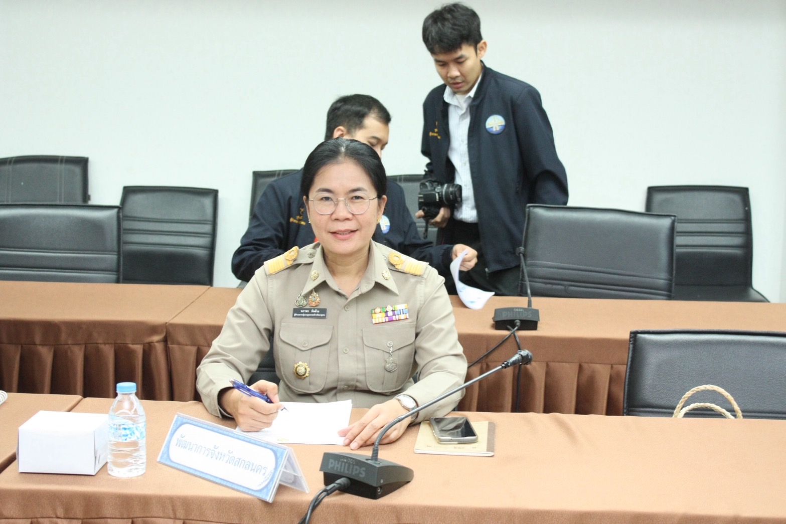 ผู้ว่าราชการจังหวัดสกลนคร: นำทีมหัวหน้าส่วนราชการจังหวัดและอำเภอ รับฟังการมอบนโยบายเข้มของรัฐมนตรีว่าการกระทรวงมหาดไทย ‘ภูมิธรรม’ หนุนขับเคลื่อนประเทศจากฐานราก ”