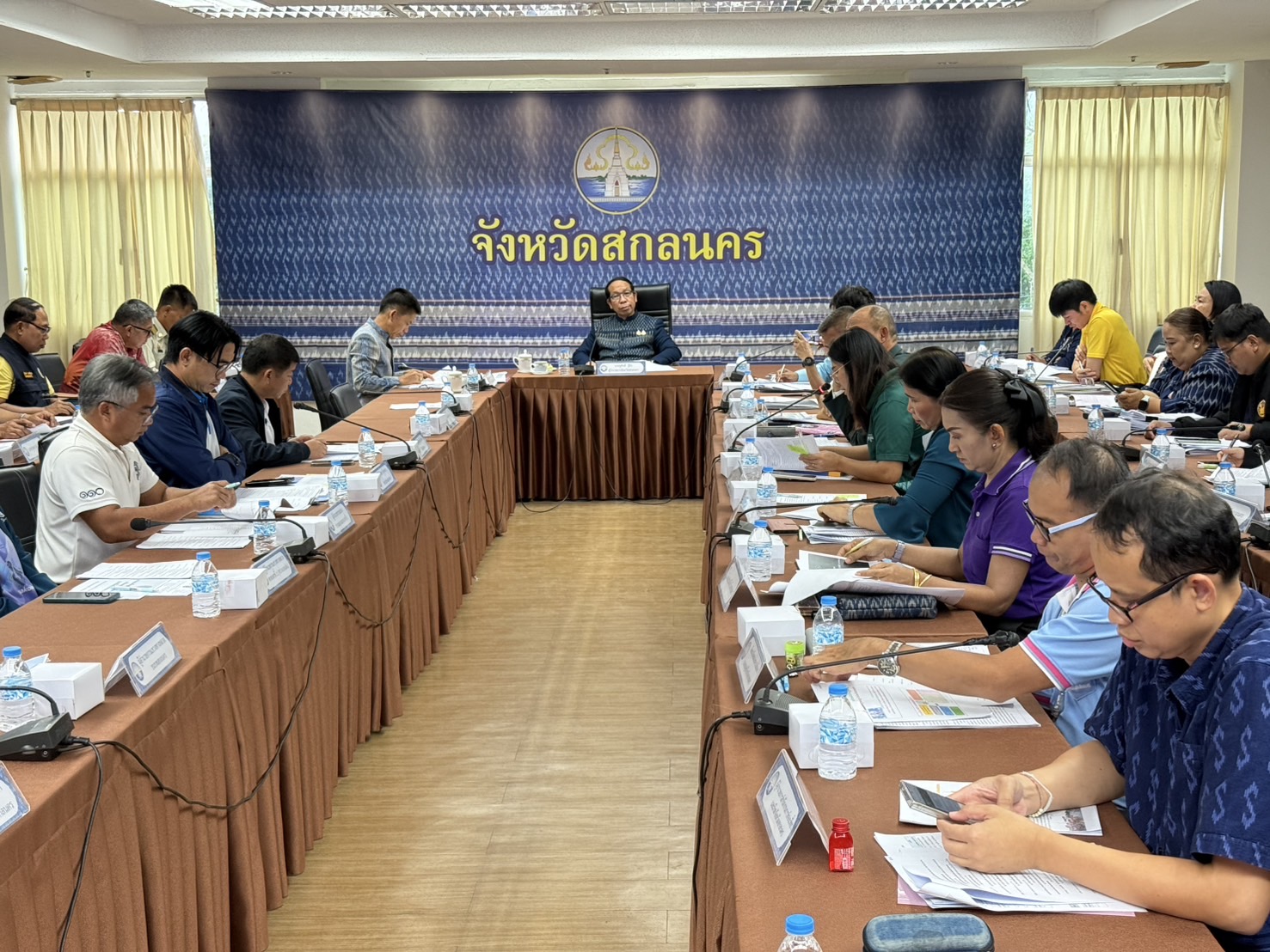 จังหวัดสกลนคร : ประชุมเตรียมความพร้อมการชี้แจงงบประมาณรายจ่าย ประจำปึงบประมาณ พ.ศ. 2569 มุ่งจัดทำโครงการอย่างมีประสิทธิภาพและเกิดผลประโยชน์สูงสุดต่อประชาชนและทางราชการ