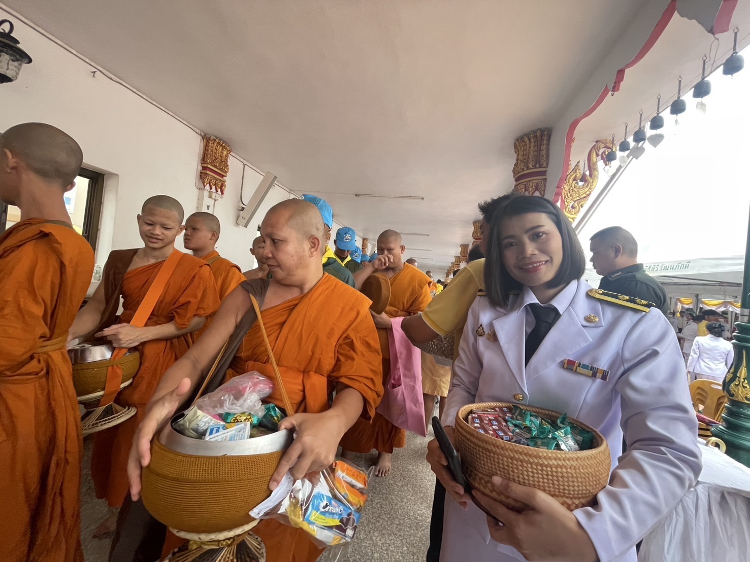 ผู้ว่าราชการจังหวัดสกลนคร : นำพสกนิกร ร่วมพิธีสวดพระพุทธมนต์ และทำบุญตักบาตรถวายพระราชกุศล วันที่ระลึกคล้ายวันสวรรคตสมเด็จพระนารายณ์มหาราช