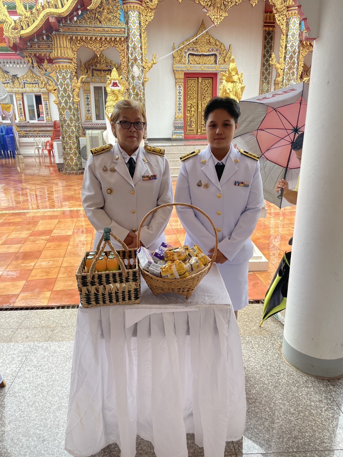 ผู้ว่าราชการจังหวัดสกลนคร : นำพสกนิกร ร่วมพิธีสวดพระพุทธมนต์ และทำบุญตักบาตรถวายพระราชกุศล วันที่ระลึกคล้ายวันสวรรคตสมเด็จพระนารายณ์มหาราช