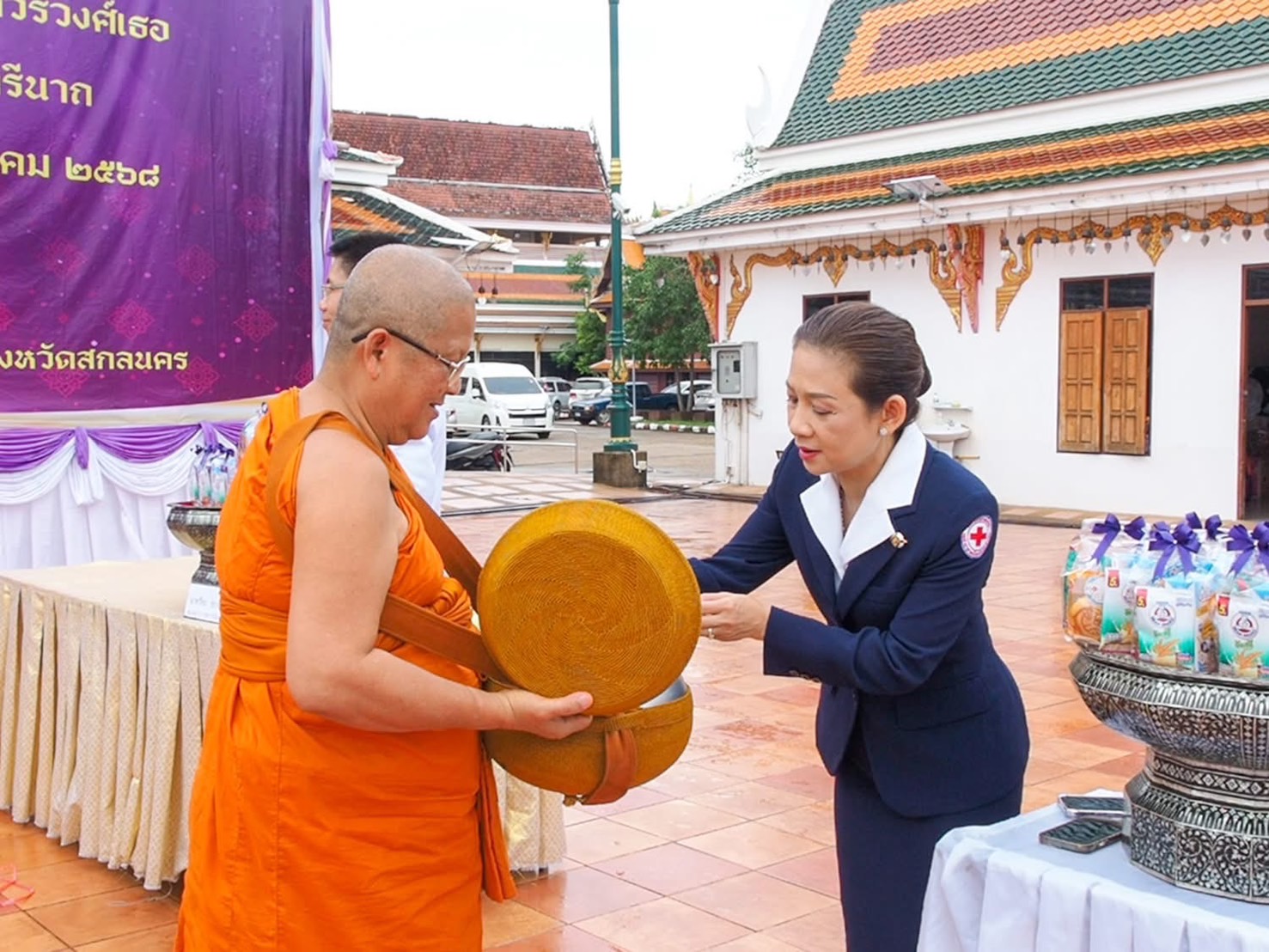 พสกนิกรชาวจังหวัดสกลนคร ร่วมพิธี เจริญพระพุทธมนต์ ถวายพระพรและพิธีทำบุญตักบาตรเฉลิมพระเกียรติ พระเจ้าวรวงศ์เธอ พระองค์เจ้าโสมสวลี กรมหมื่นสุทธนารีนาถ เนื่องในโอกาสคล้ายวันประสูติ 13 กรกฎาคม 2568