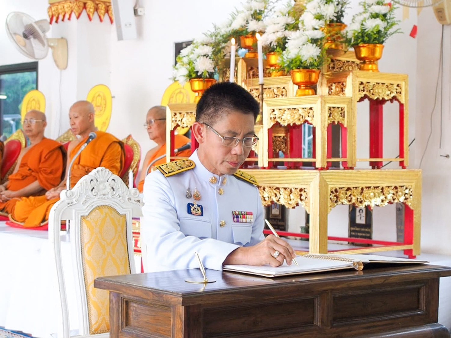 พสกนิกรชาวจังหวัดสกลนคร ร่วมพิธี เจริญพระพุทธมนต์ ถวายพระพรและพิธีทำบุญตักบาตรเฉลิมพระเกียรติ พระเจ้าวรวงศ์เธอ พระองค์เจ้าโสมสวลี กรมหมื่นสุทธนารีนาถ เนื่องในโอกาสคล้ายวันประสูติ 13 กรกฎาคม 2568