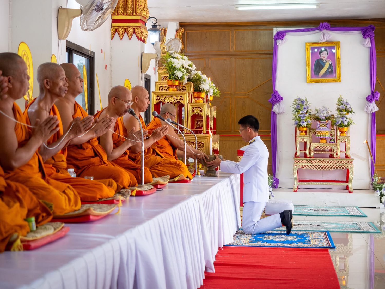 พสกนิกรชาวจังหวัดสกลนคร ร่วมพิธี เจริญพระพุทธมนต์ ถวายพระพรและพิธีทำบุญตักบาตรเฉลิมพระเกียรติ พระเจ้าวรวงศ์เธอ พระองค์เจ้าโสมสวลี กรมหมื่นสุทธนารีนาถ เนื่องในโอกาสคล้ายวันประสูติ 13 กรกฎาคม 2568
