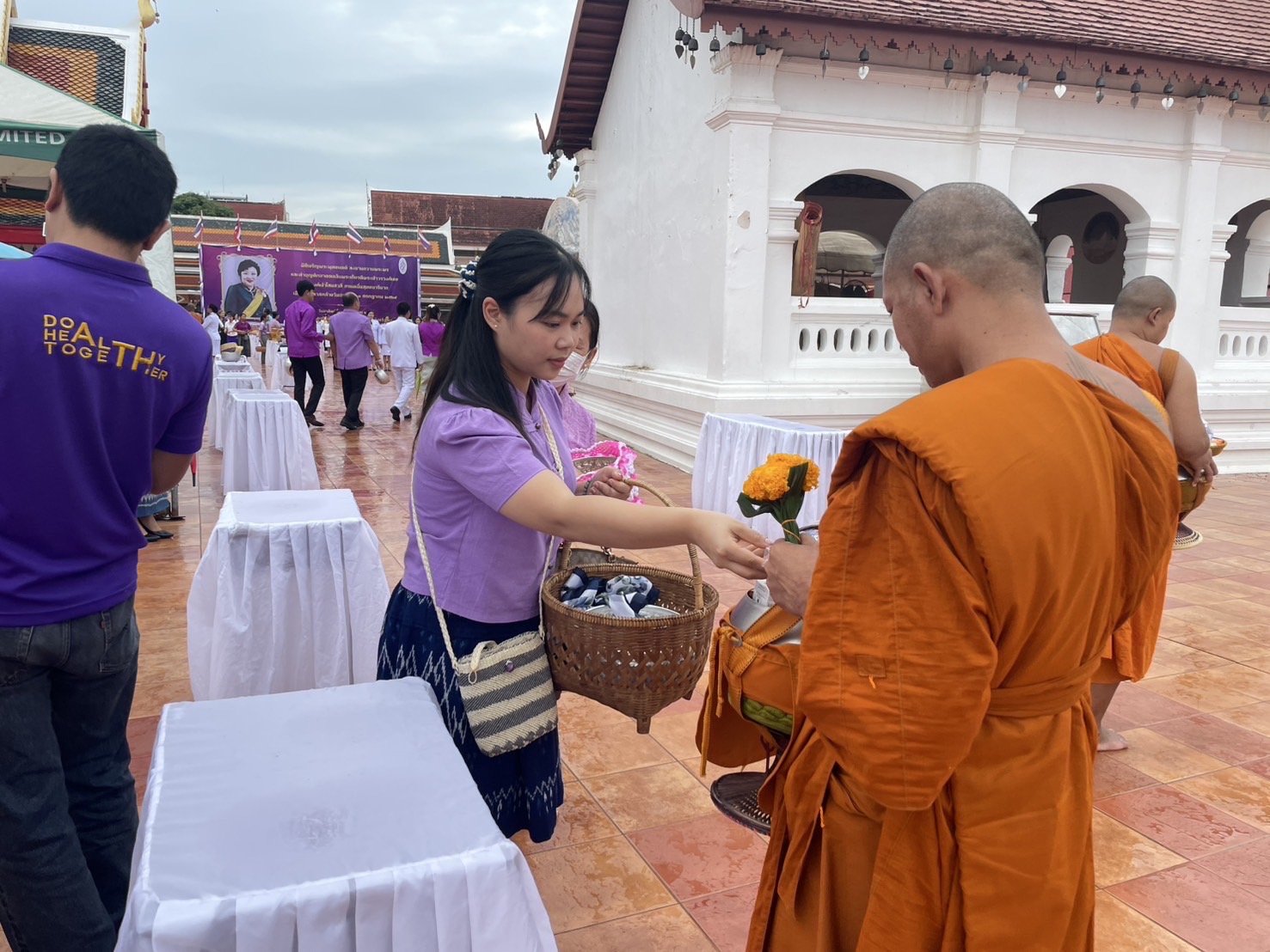 พสกนิกรชาวจังหวัดสกลนคร ร่วมพิธี เจริญพระพุทธมนต์ ถวายพระพรและพิธีทำบุญตักบาตรเฉลิมพระเกียรติ พระเจ้าวรวงศ์เธอ พระองค์เจ้าโสมสวลี กรมหมื่นสุทธนารีนาถ เนื่องในโอกาสคล้ายวันประสูติ 13 กรกฎาคม 2568