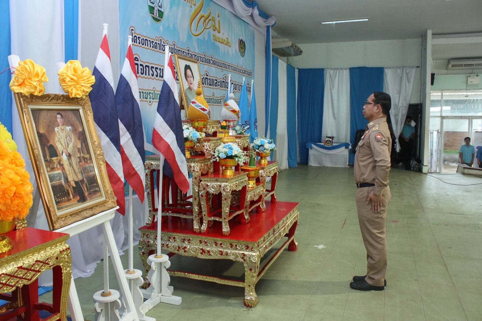 ปฏิบัติการป้องกันและแก้ไขปัญหายาเสพติด ตามรูปแบบ “ธวัชบุรีโมเดล สู่สกลนครโมเดล” โดยกองทุนแม่ของแผ่นดิน จังหวัดสกลนคร จัดกิจกรรมปฏิบัติการป้องกันและแก้ไขปัญหายาเสพติด ตามรูปแบบ “ธวัชบุรีโมเดล สู่สกลนครโมเดล” โดยกองทุนแม่ของแผ่นดิน พร้อมมอบธงครัวเรือนปลอดภัยแก่กองทุนแม่ของแผ่นดิน ต้นแบบ ประจำปี 2568