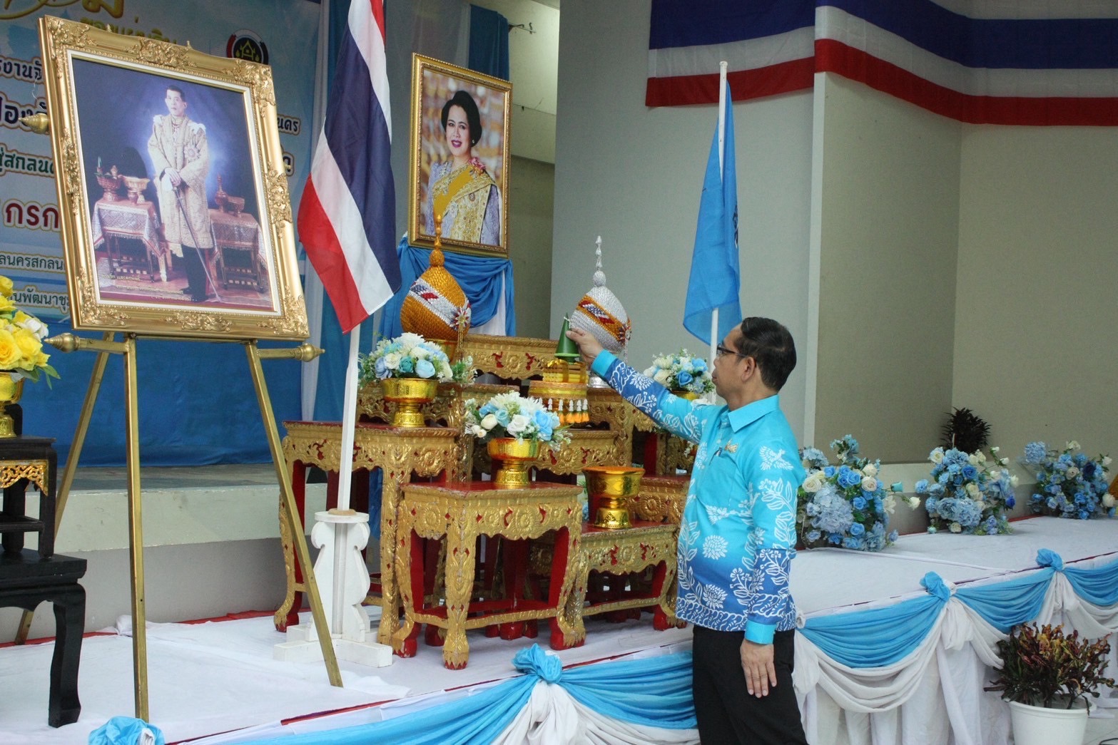 ปฏิบัติการป้องกันและแก้ไขปัญหายาเสพติด ตามรูปแบบ “ธวัชบุรีโมเดล สู่สกลนครโมเดล” โดยกองทุนแม่ของแผ่นดิน จังหวัดสกลนคร จัดกิจกรรมปฏิบัติการป้องกันและแก้ไขปัญหายาเสพติด ตามรูปแบบ “ธวัชบุรีโมเดล สู่สกลนครโมเดล” โดยกองทุนแม่ของแผ่นดิน พร้อมมอบธงครัวเรือนปลอดภัยแก่กองทุนแม่ของแผ่นดิน ต้นแบบ ประจำปี 2568