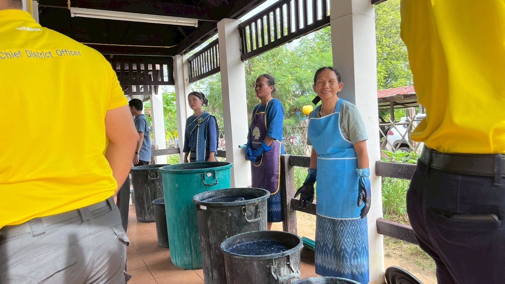 พช สกลนคร : รับคณะนักศึกษาหลักสูตรนายอำเภอ รุ่นที่ 87 เยี่ยมชมการดำเนินงานของศูนย์เรียนรู้ผ้าย้อมคราม “วิชชาลัยดอนกอย วิถีแห่งการพัฒนาที่ยั่งยืน”
