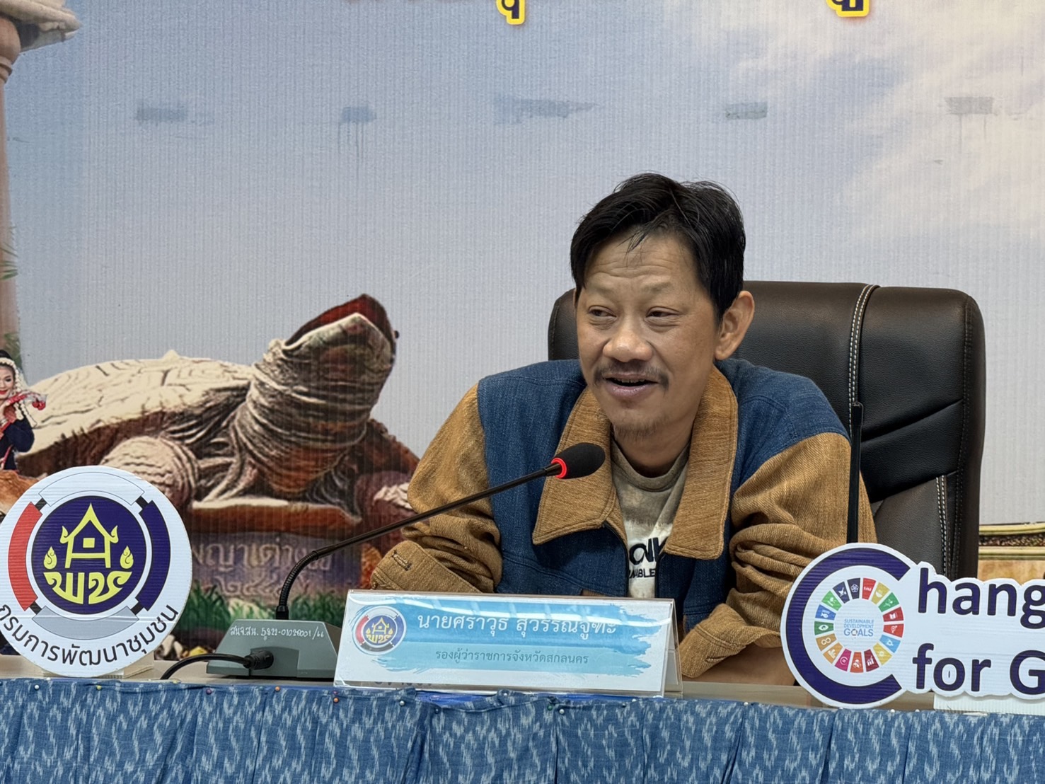 พช.สกลนคร :จัดพิธีรับมอบพัฒนากรก่อนประจำการ รุ่นที่ 131 เพื่อฝึกปฏิบัติงานภาคสนาม ก่อนประจำการ  ในระหว่างวันที่ 17  กรกฎาคม – 2 สิงหาคม 2568
