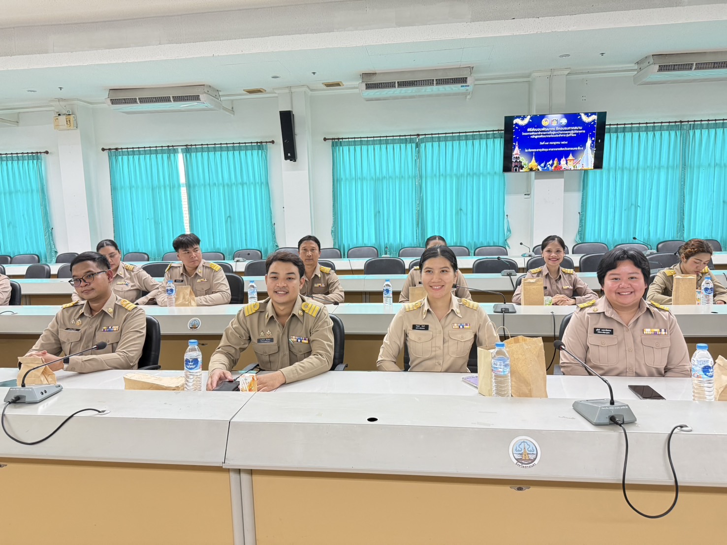 พช.สกลนคร :จัดพิธีรับมอบพัฒนากรก่อนประจำการ รุ่นที่ 131 เพื่อฝึกปฏิบัติงานภาคสนาม ก่อนประจำการ  ในระหว่างวันที่ 17  กรกฎาคม – 2 สิงหาคม 2568