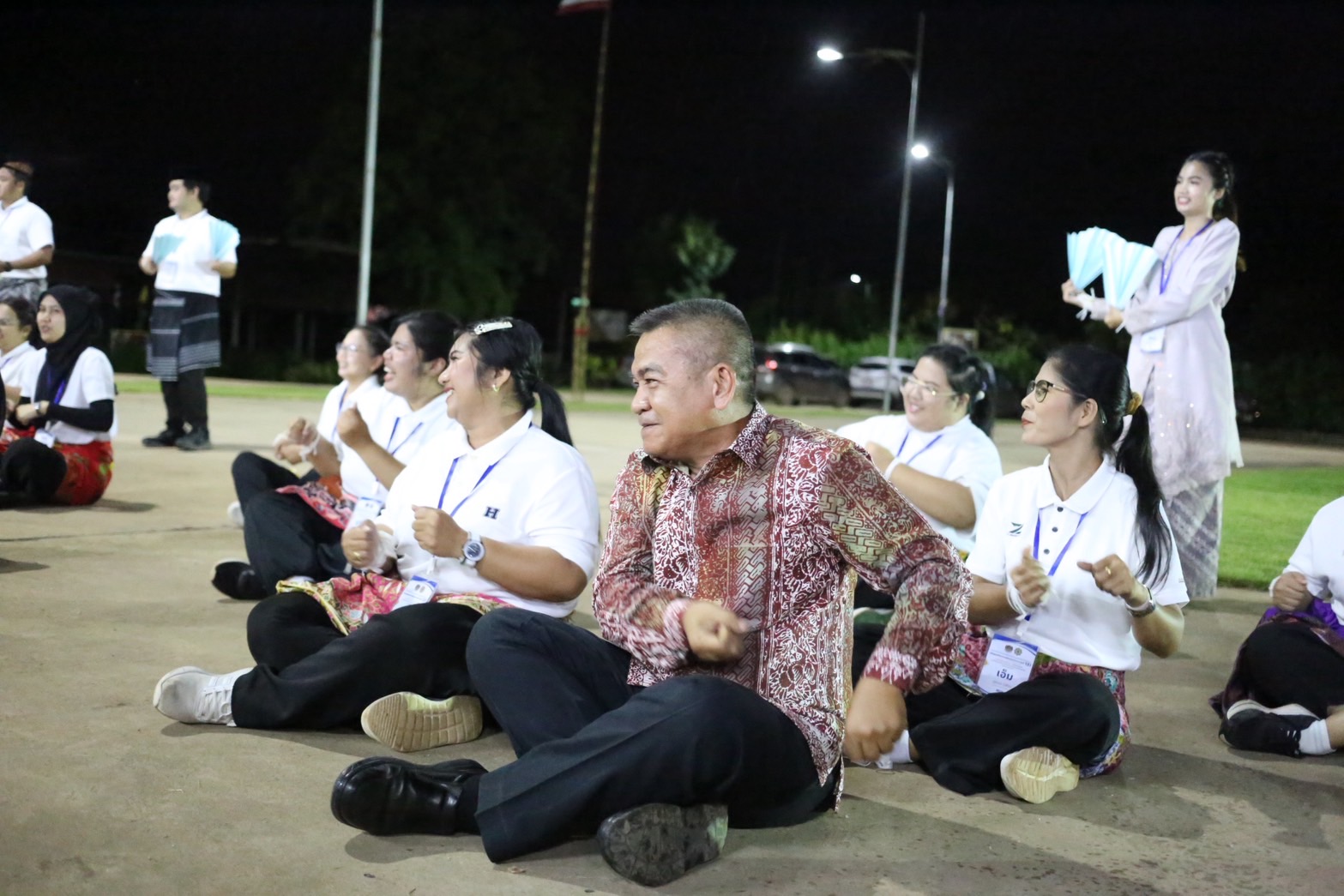 พช.สกลนคร : บ่มเพาะเมล็ดพันธุ์ รุ่นที่ 131 รับมอบข้อมูลจากการฝึกปฏิบัติงานหมู่บ้านเรียนรู้ของเมล็ดพันธ์และสานสัมพันธ์สร้างขวัญกำลังใจก่อนลงปฎิบัติงานในพื้นที่จริง