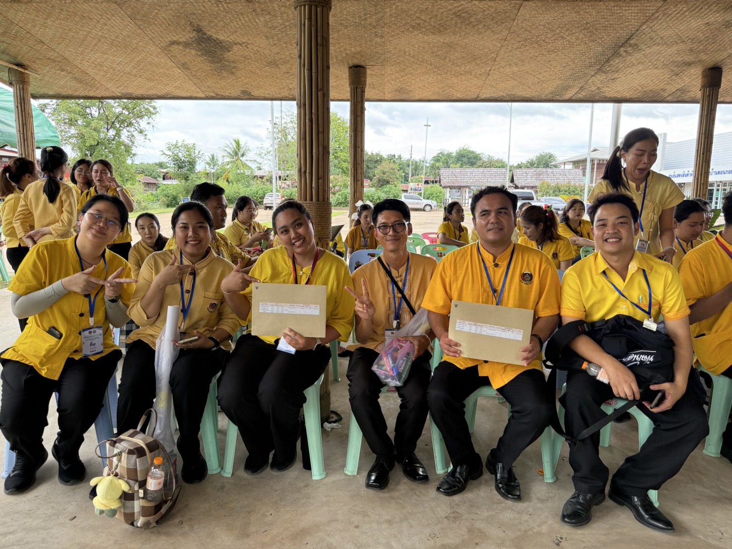 พช.สกลนคร : บ่มเพาะเมล็ดพันธุ์ รุ่นที่ 131 รับมอบข้อมูลจากการฝึกปฏิบัติงานหมู่บ้านเรียนรู้ของเมล็ดพันธ์และสานสัมพันธ์สร้างขวัญกำลังใจก่อนลงปฎิบัติงานในพื้นที่จริง