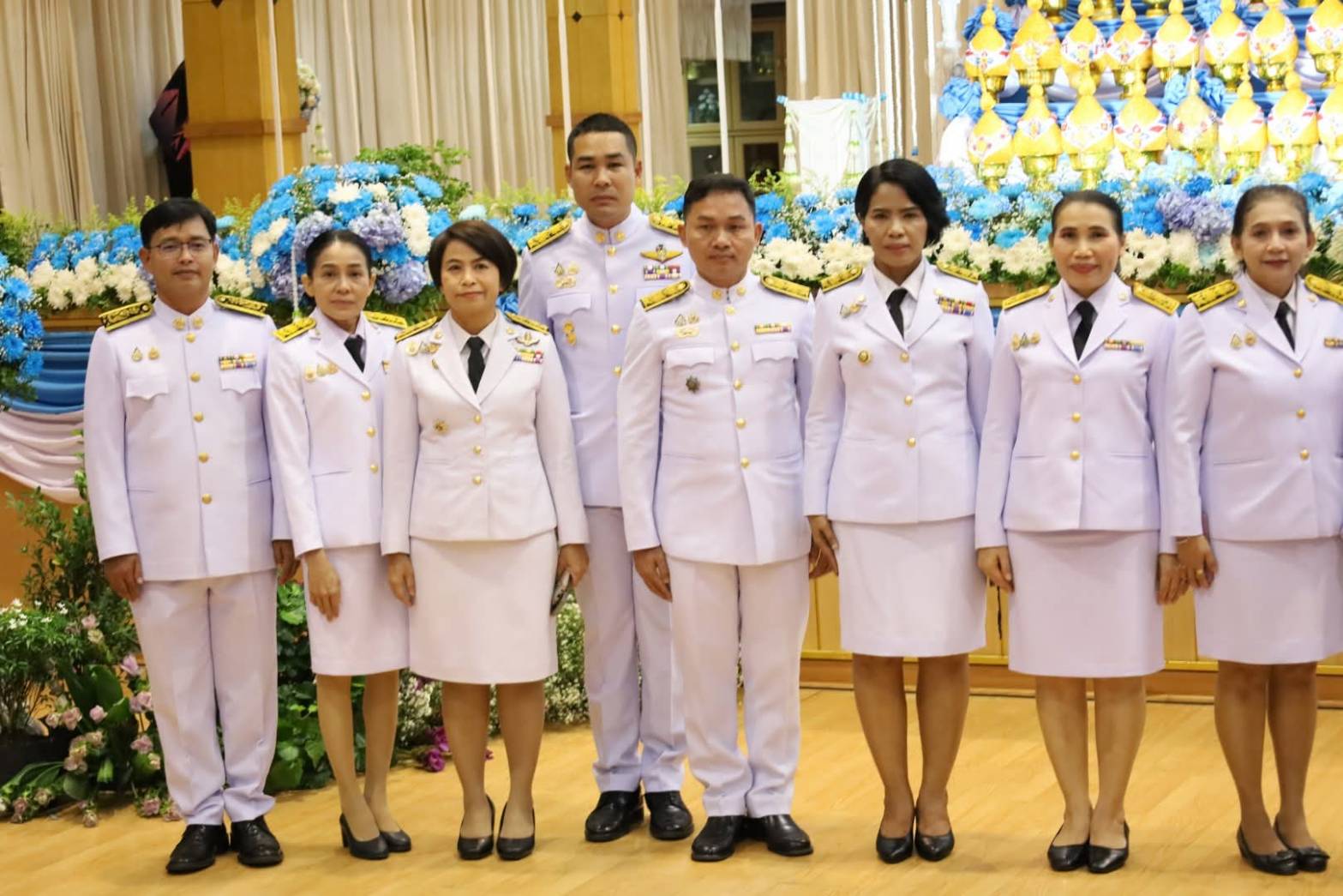 พสกนิกรชาวสกลนครทุกหมู่เหล่า ร่วมพิธีถวายเครื่องราชสักการะ วางพานพุ่มทอง พุ่มเงิน และจุดเทียนถวายพระพรชัยมงคล เนื่องในวันเฉลิมพระชนมพรรษา สมเด็จพระนางเจ้าสิริกิติ์ พระบรมราชินีนาถ พระบรมราชชนนีพันปีหลวง 12 สิงหาคม 2568