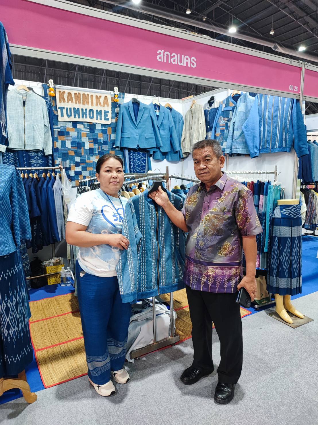 พช.สกลนคร ชวนเที่ยว ช้อป ชิม สินค้าเด็ด! ยกทัพ OTOP บุกงาน “ศิลปาชีพ ประทีปไทย” 9–17 ส.ค. ที่อิมแพ็ค เมืองทองฯ